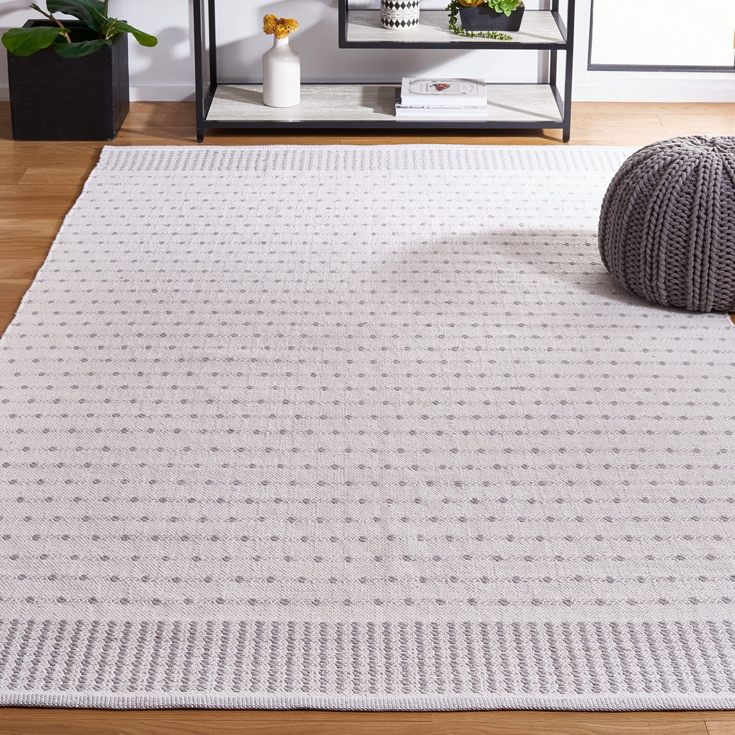 SAFAVIEH Montauk Collection Area Rug - 6' x 9', Light Grey & Ivory, Flat Weave Cotton Design, Easy Care, Ideal for High Traffic Areas in Living Room, Bedroom (MTK714G)