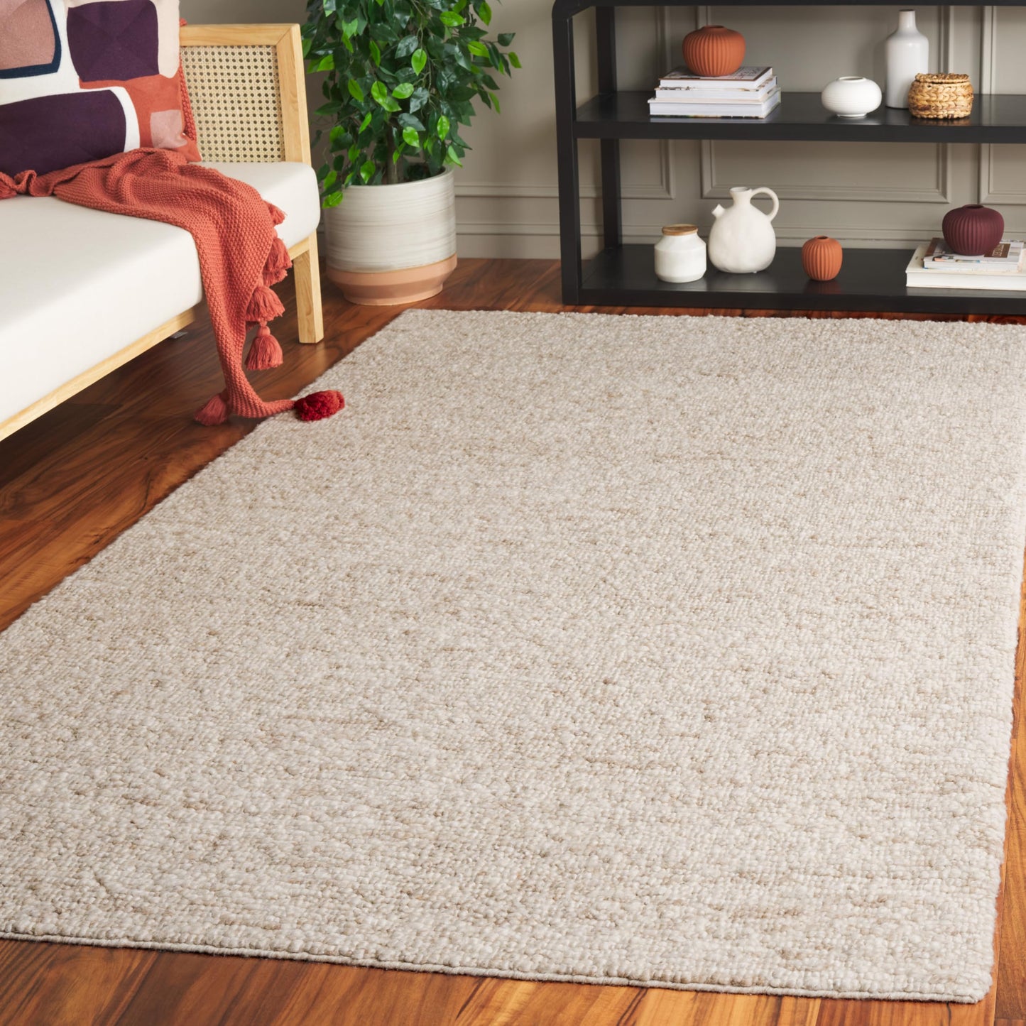 SAFAVIEH Natura Collection Area Rug - 6' x 9', Ivory & Beige, Ombre Farmhouse Design, Handmade Wool & Viscose, Ideal for The Living Room, Bedroom, Dining Room (NAT257A-6)