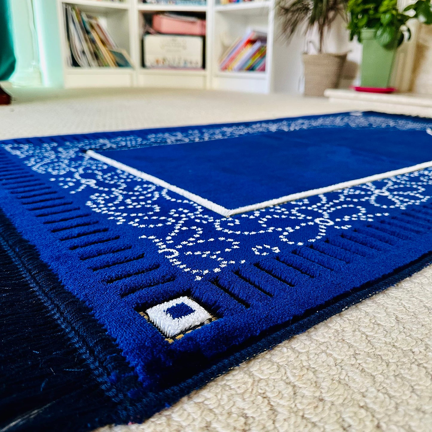 Mihrab Patterned Original Luxury Velvet Prayer Mat/Rug- 750g Weight | Made in Turkey (Navy Blue)