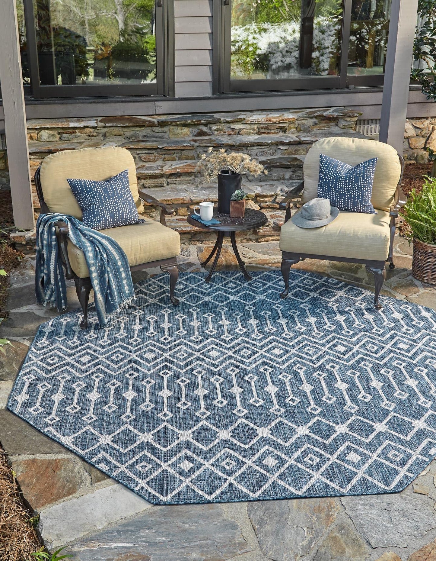 Unique Loom Outdoor Trellis Collection Area Rug - Tribal Trellis (4' 1" Octagon, Blue/ Ivory)