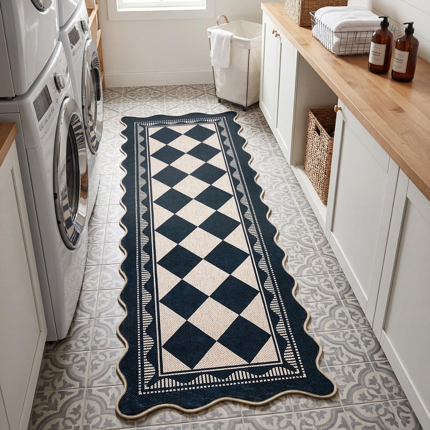 Garvee Easy Jute 2x6 Scalloped Border Kitchen Rugs Non Slip Indoor Outdoor Washable Rugs for Living Room Low Pile Floor Cover for Entryway Stain Resistant Indoor Carpet for Hallway，Black/White