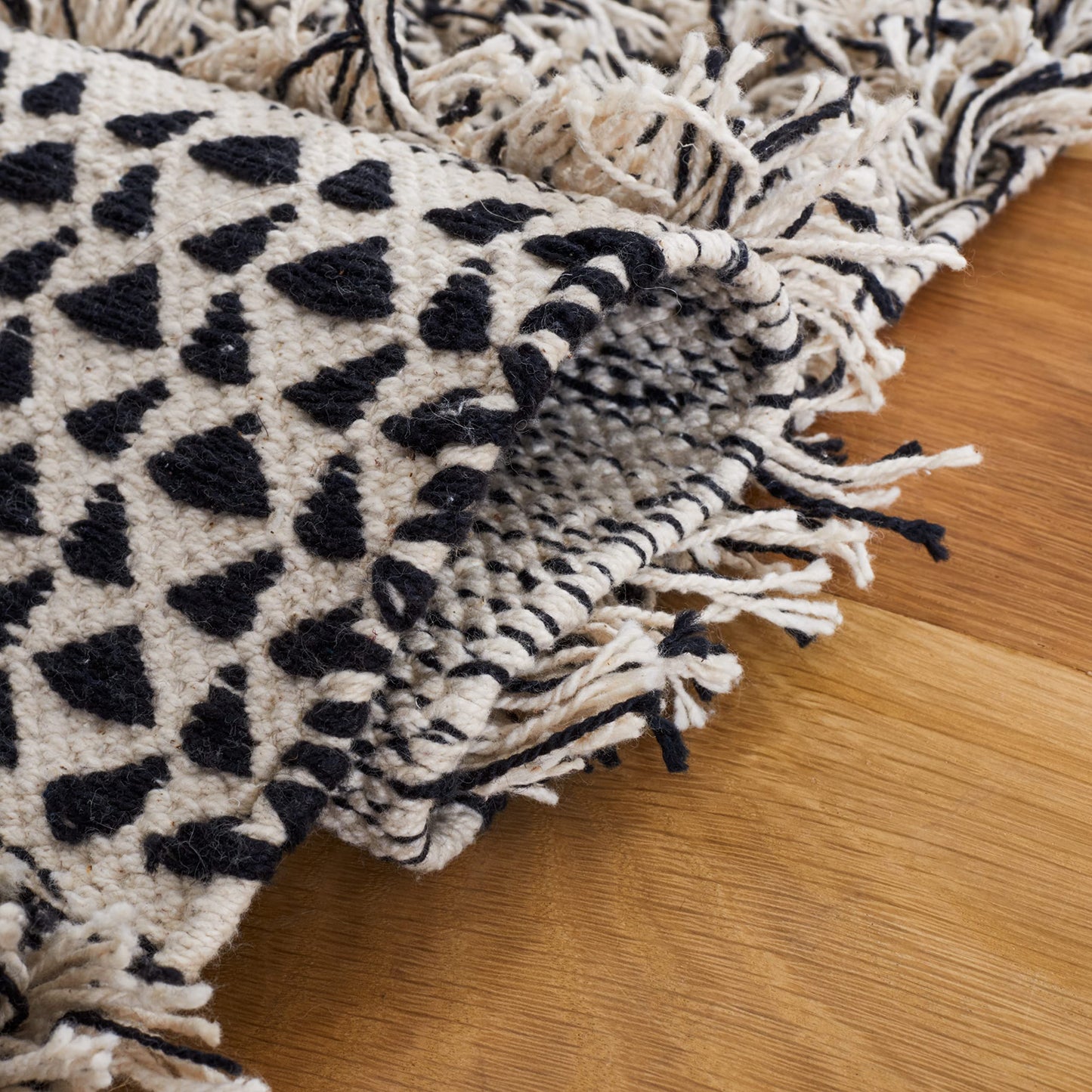 SAFAVIEH Area Rug 8x10 - Natura Collection - Large - Black & Ivory, Flat Weave Cotton, Ideal for Living Room, Bedroom, Dining Space (NAT926Z)