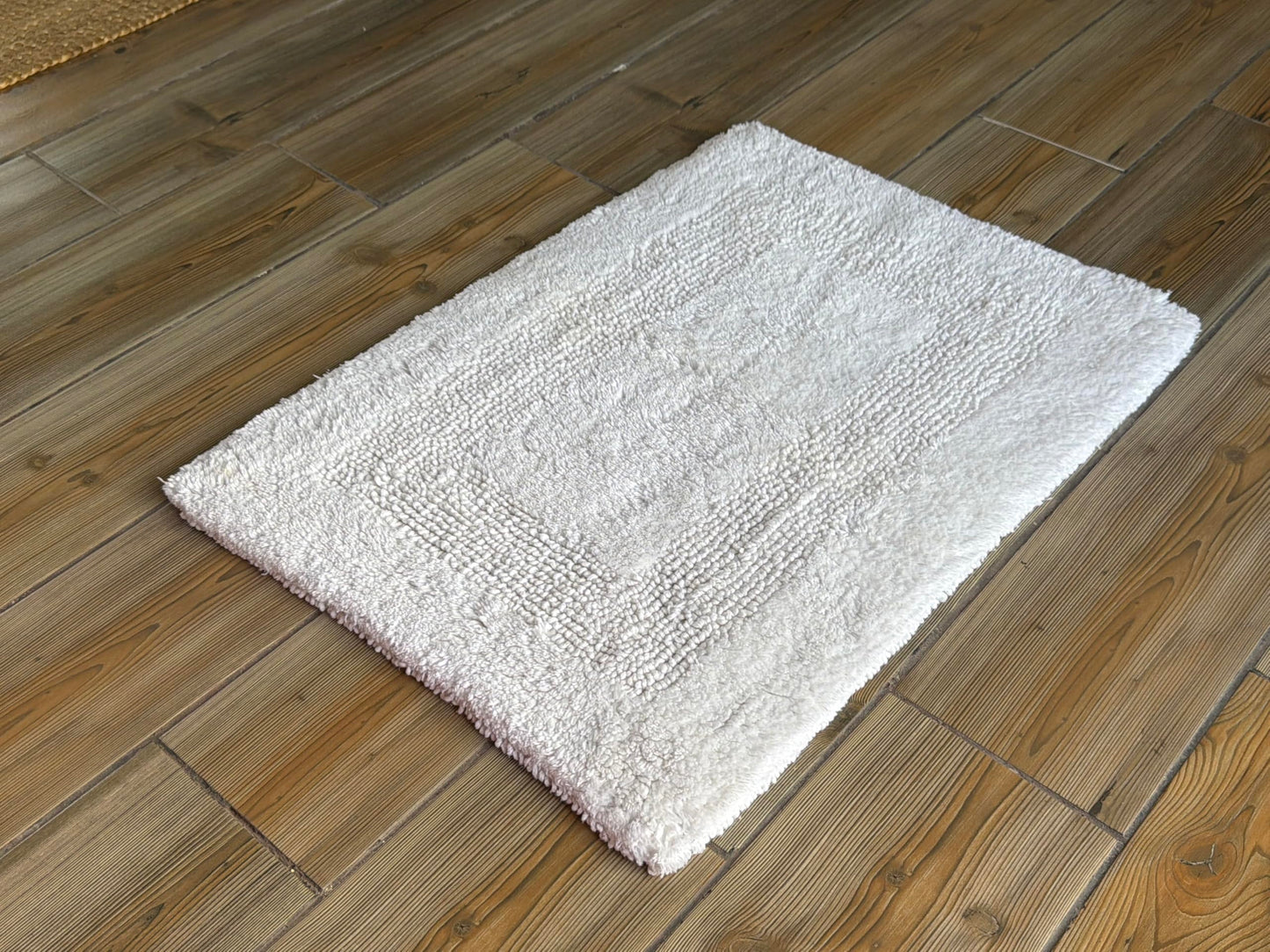 KEMA Bathroom Rugs 17"x24", Cotton Reversible Bath Mat for Bathroom Ultra Soft Plush Bath Rugs Water Absorbent Quick Dry Thick Floor Mats for Shower, Restroom, Bedroom, Kitchen (White)