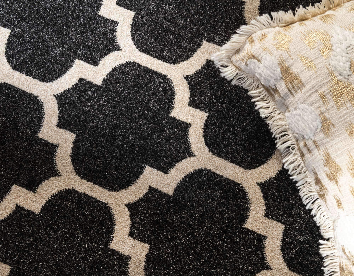 Unique Loom Trellis Collection Area Rug - Philadelphia (4' 1" x 6' 1" Rectangle Black/Beige)