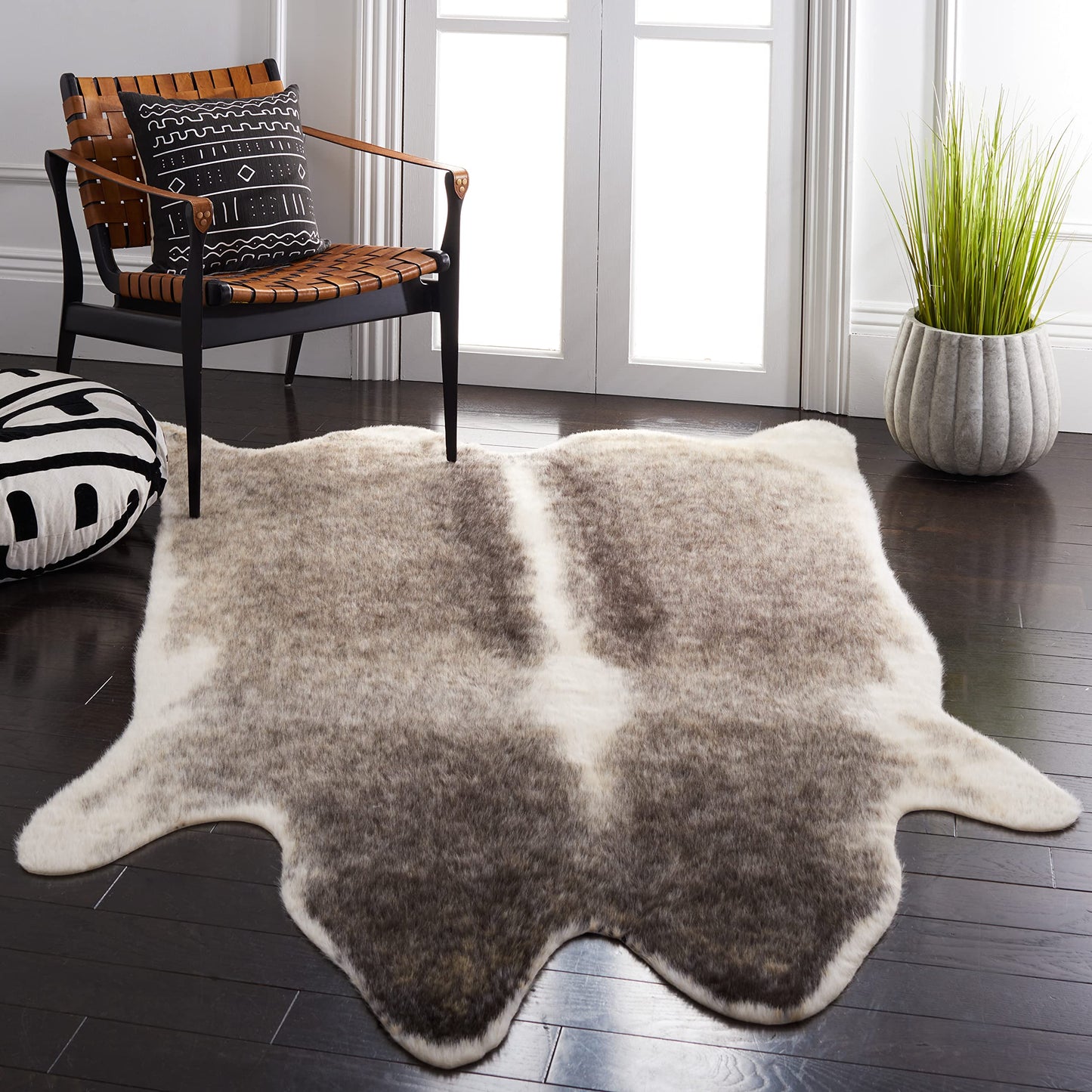 SAFAVIEH Faux Cow Hide Collection 3' x 5' Grey/Ivory FCH203F Rustic Western Boho Entryway Living Room Foyer Bedroom Accent Rug
