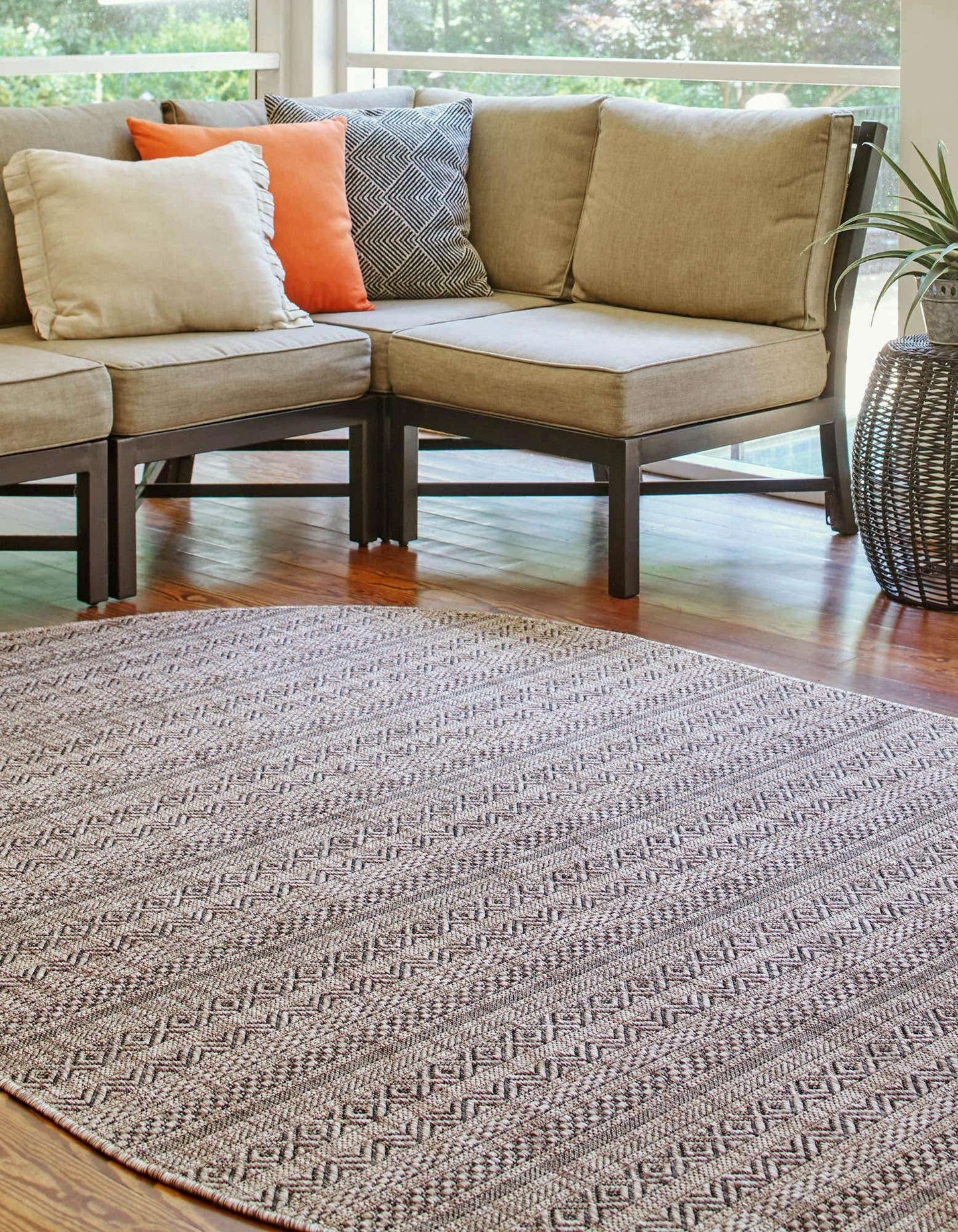 Unique Loom Outdoor Striped Collection Area Rug - Maia (7' 10" x 10' Oval, Natural/Black)