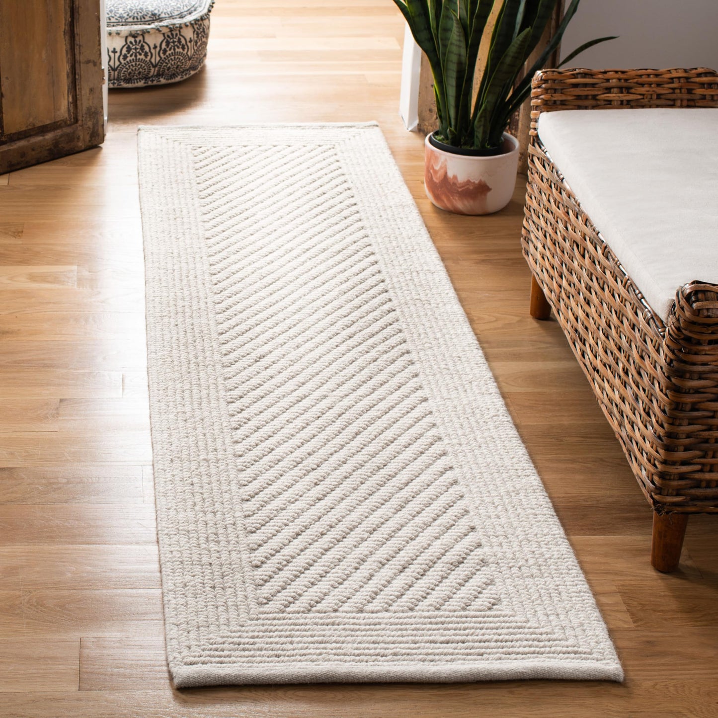 SAFAVIEH Natura Collection Runner Rug - 2'3" x 14', Ivory, Handmade Wool, Ideal for High Traffic Areas in Living Room, Bedroom (NAT450A)