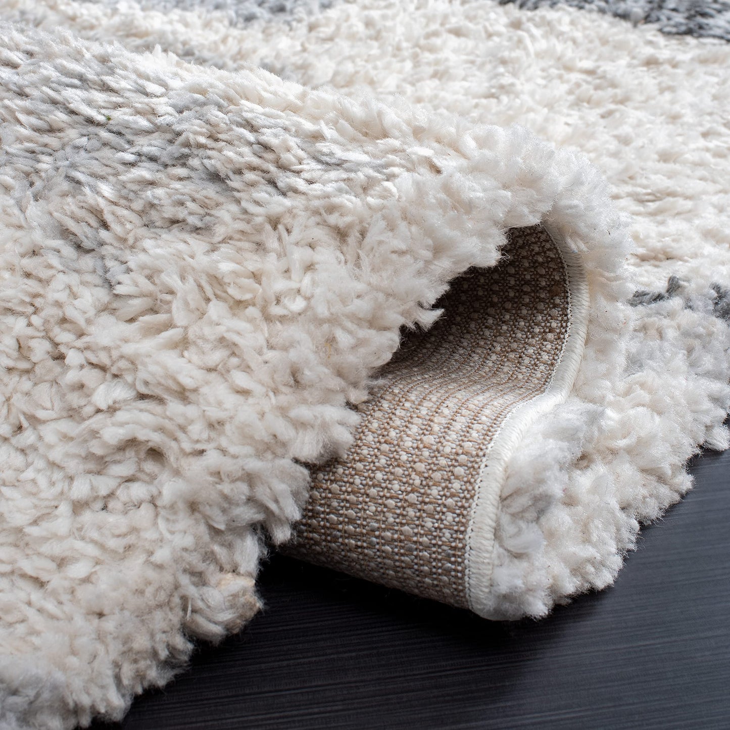 SAFAVIEH Fontana Shag Collection Accent Rug - 4' x 6', Grey & Ivory, Non-Shedding & Easy Care, 2-inch Thick Ideal for High Traffic Areas in Entryway, Living Room, Bedroom (FNT890F)