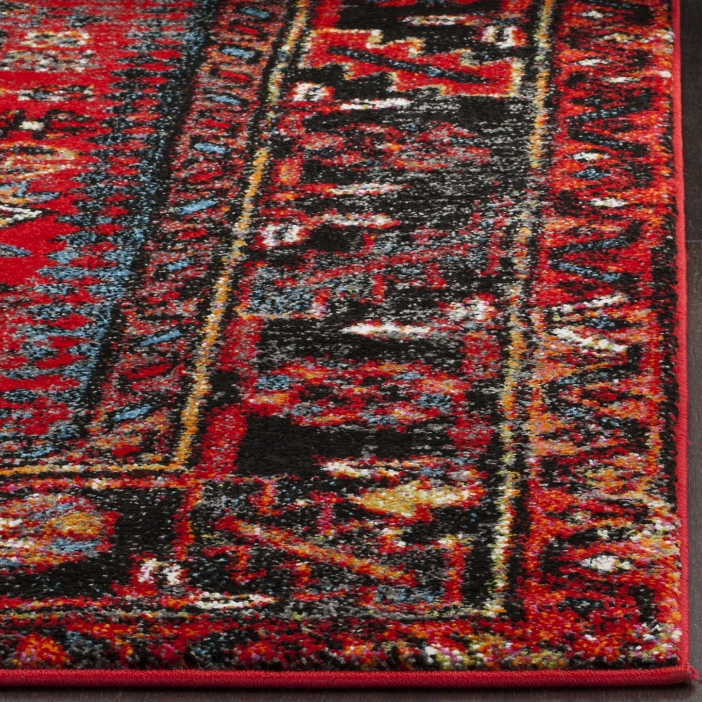 SAFAVIEH Vintage Hamadan Collection Area Rug - 5'3" x 7'6", Red & Multi, Traditional Persian Design, Non-Shedding & Easy to Clean, Ideal for Living Room, Bedroom, Dining Space (VTH211A)
