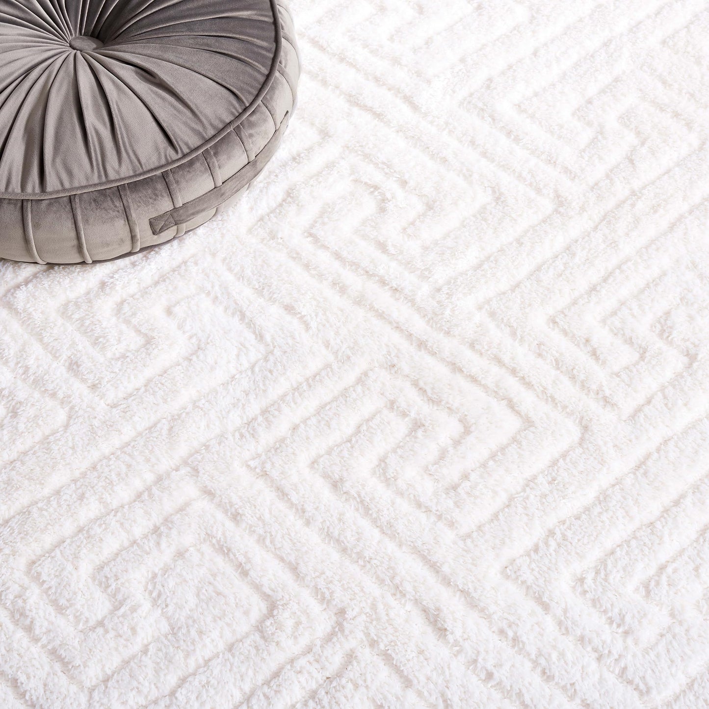 SAFAVIEH Tahoe Shag Collection Area Rug - 5' x 7', White, Geometric Design, 1.2-inch Thick Ideal for High Traffic Areas in Living Room, Bedroom, Dining (THO652A-5)