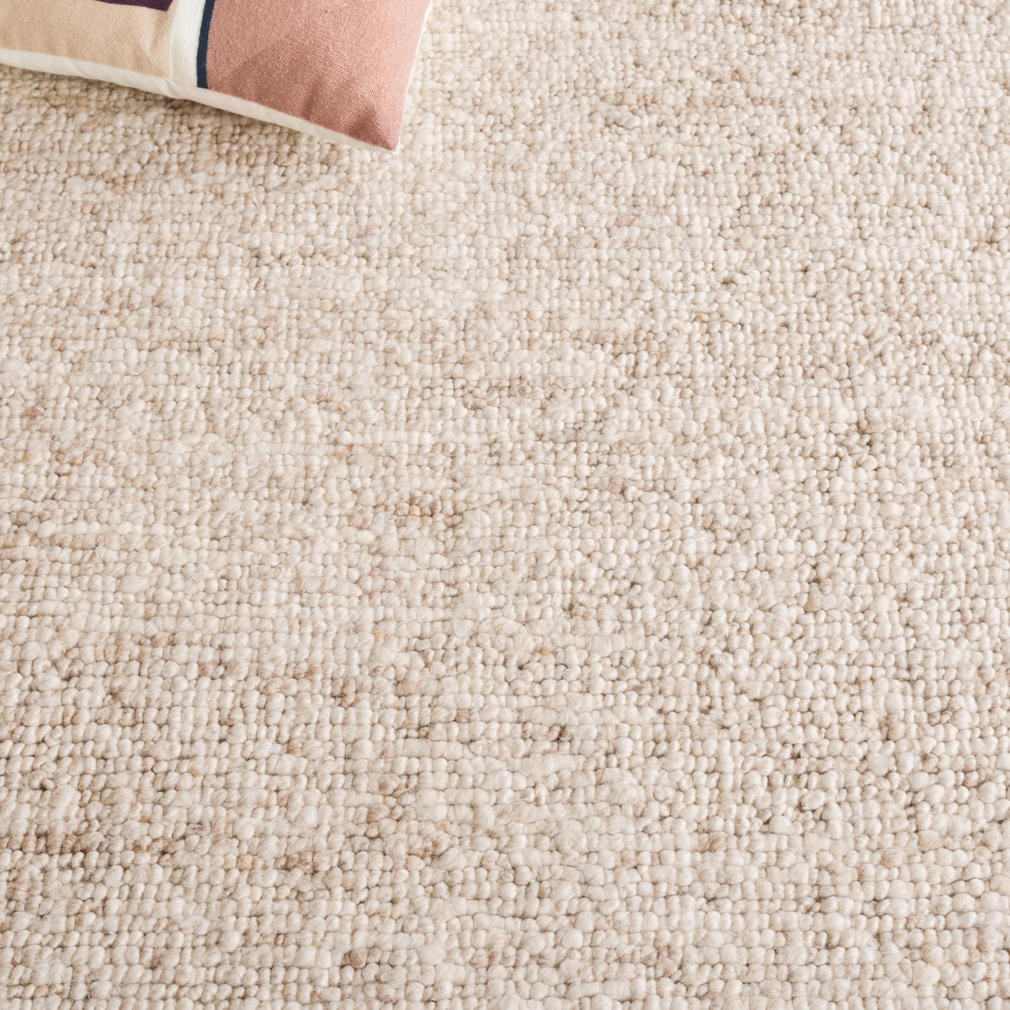SAFAVIEH Natura Collection Area Rug - 6' x 9', Ivory & Beige, Ombre Farmhouse Design, Handmade Wool & Viscose, Ideal for The Living Room, Bedroom, Dining Room (NAT257A-6)