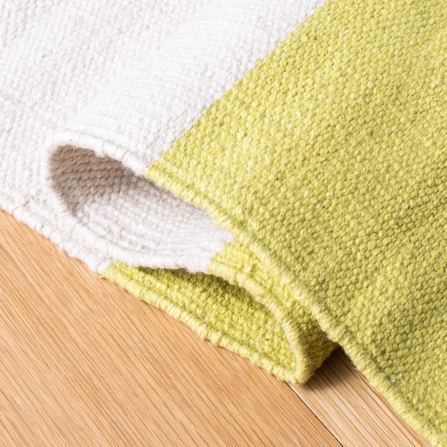 SAFAVIEH Montauk Collection Area Rug - 4' x 6', Green & Ivory, Handmade Flatweave Cotton, Woven Texture, Farmhouse Stripe Pattern, Ideal for Living Room, Bedroom, Dining Space (MTK712E)