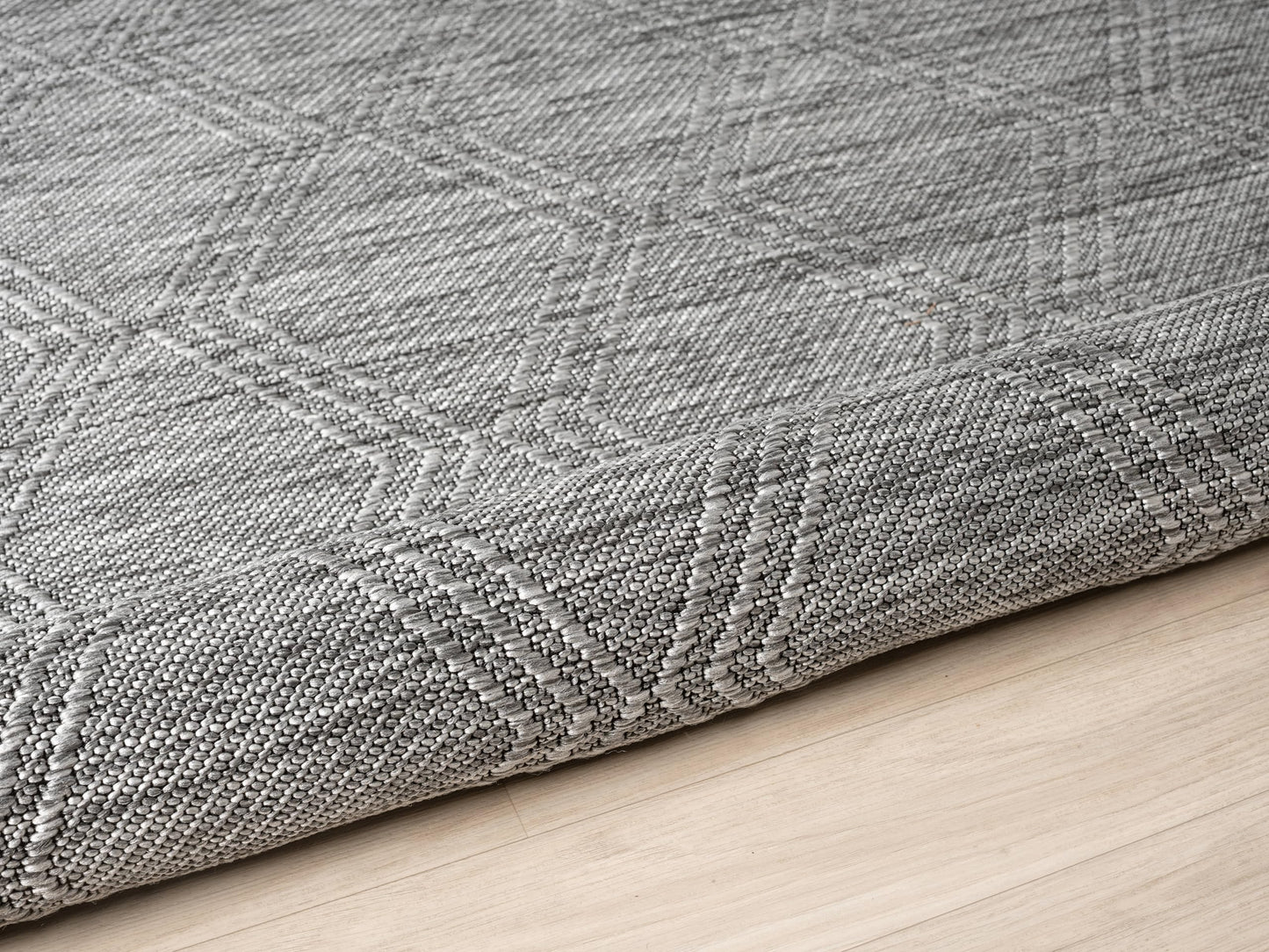 RUGGERRUGS Darla Textured Foldable Indoor Outdoor Rug, 5x7, Weather Resistant, Easy Clean, UV Resistant, Lightweight Contemporary Geometric Patio Carpet for Porch, Deck, Living Room (5' x 7', Gray)