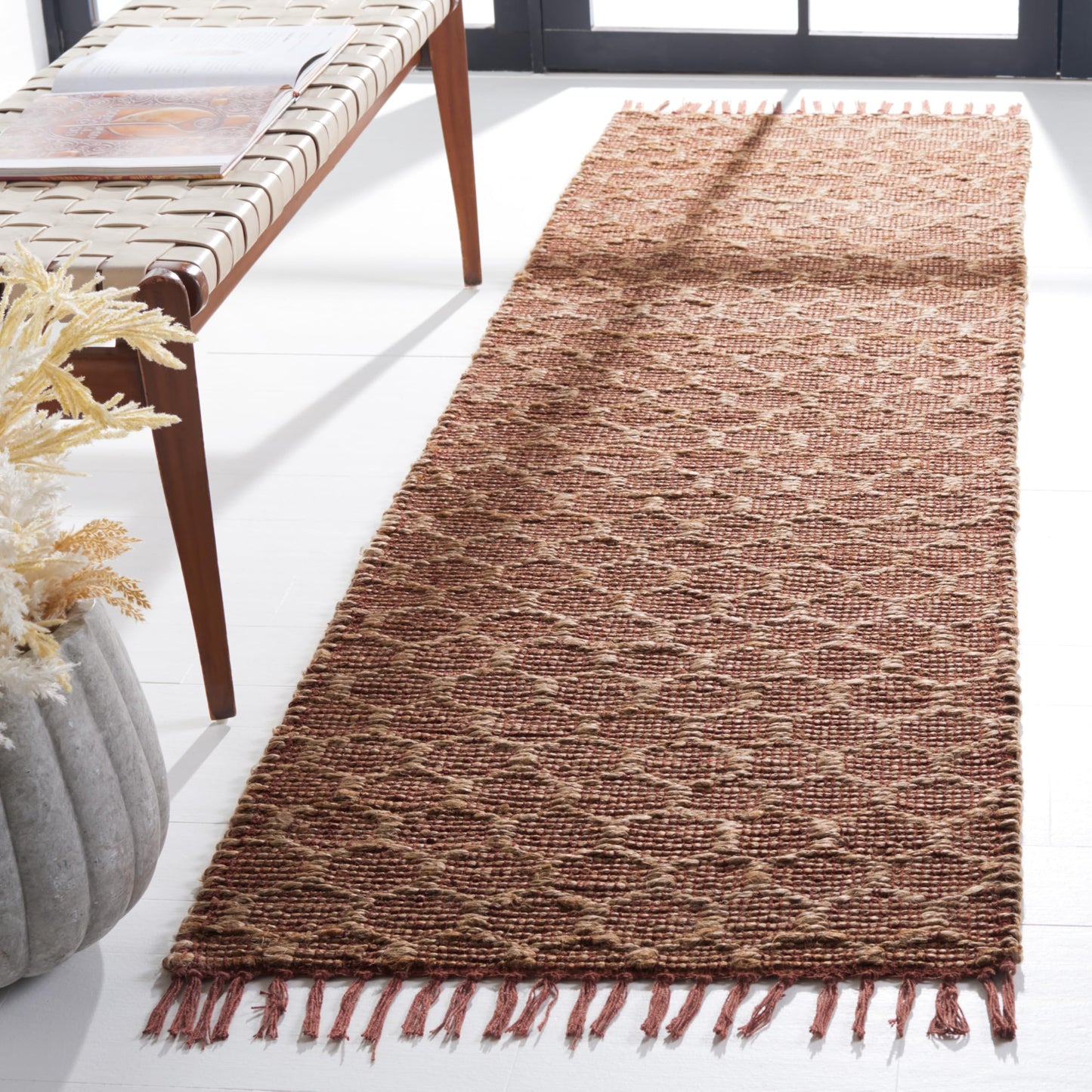 SAFAVIEH Cape Cod Collection Runner Rug - 2'3" x 8', Rust & Natural, Handmade Geometric Jute Fringe, Ideal for High Traffic Areas in Living Room, Bedroom (CAP841P)