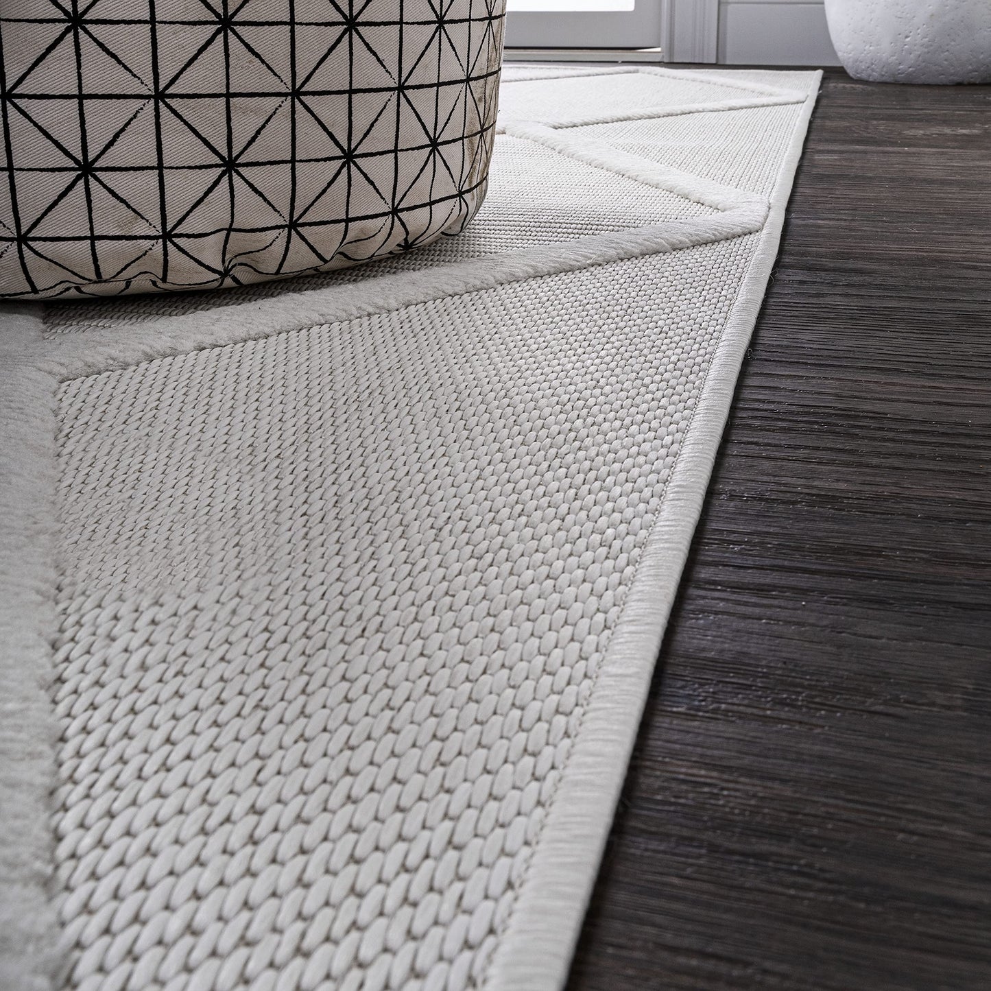 JONATHAN Y Diamond Trellis Indoor Outdoor Runner Rug 2X8 Ivory, Salines for Backyard, Patio, Porch, Easy-Cleaning, High Traffic, Pet-Friendly, Non-Shedding (IBZ101D-28)