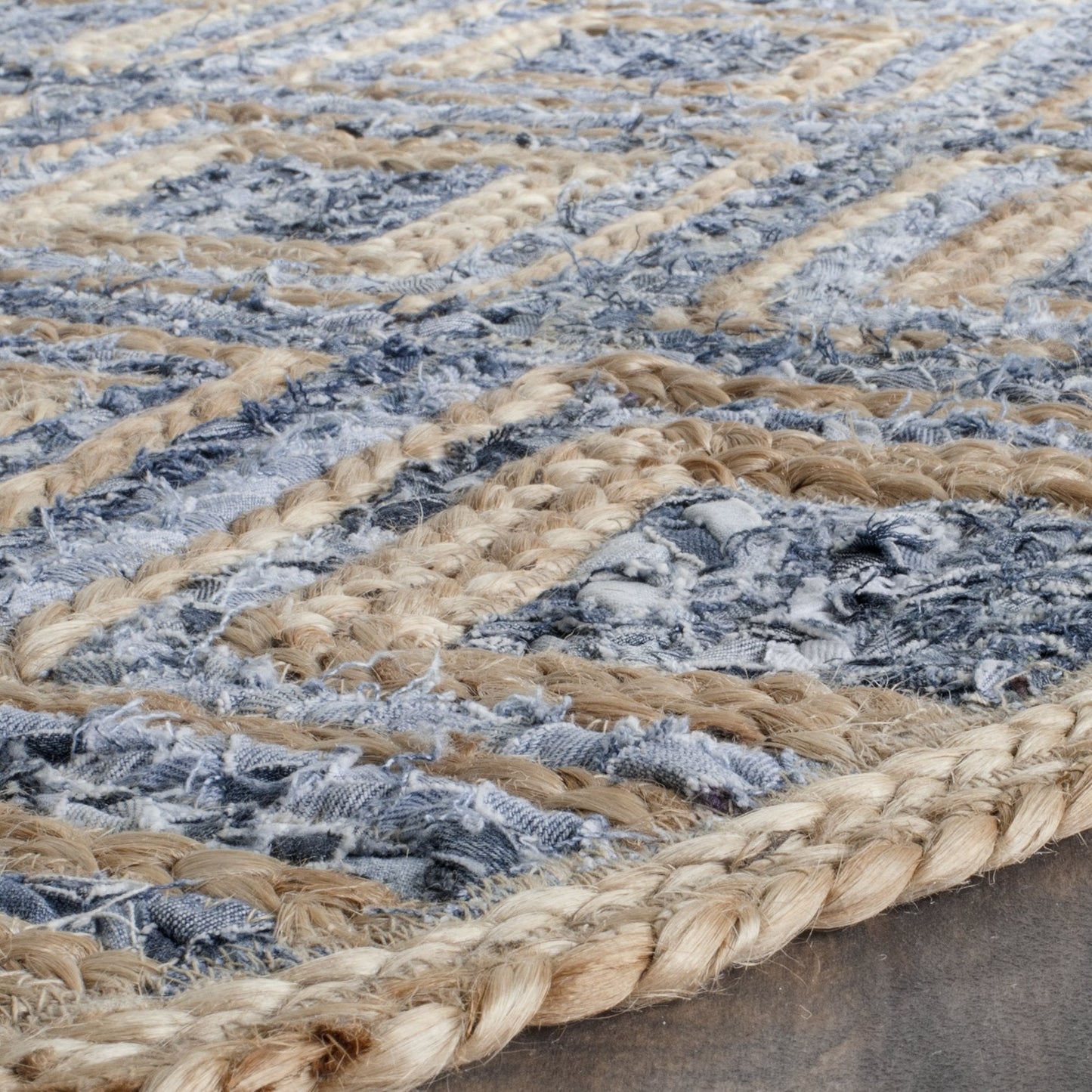 SAFAVIEH Cape Cod Collection 8' Round Natural / Blue CAP354A Handmade Flatweave Diamond Braided Jute & Denim Area Rug