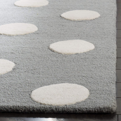 SAFAVIEH Kids Collection Area Rug - 5' x 7', Grey & Ivory, Handmade Polka Dot Wool, Ideal for High Traffic Areas in Living Room, Bedroom (SFK904C)