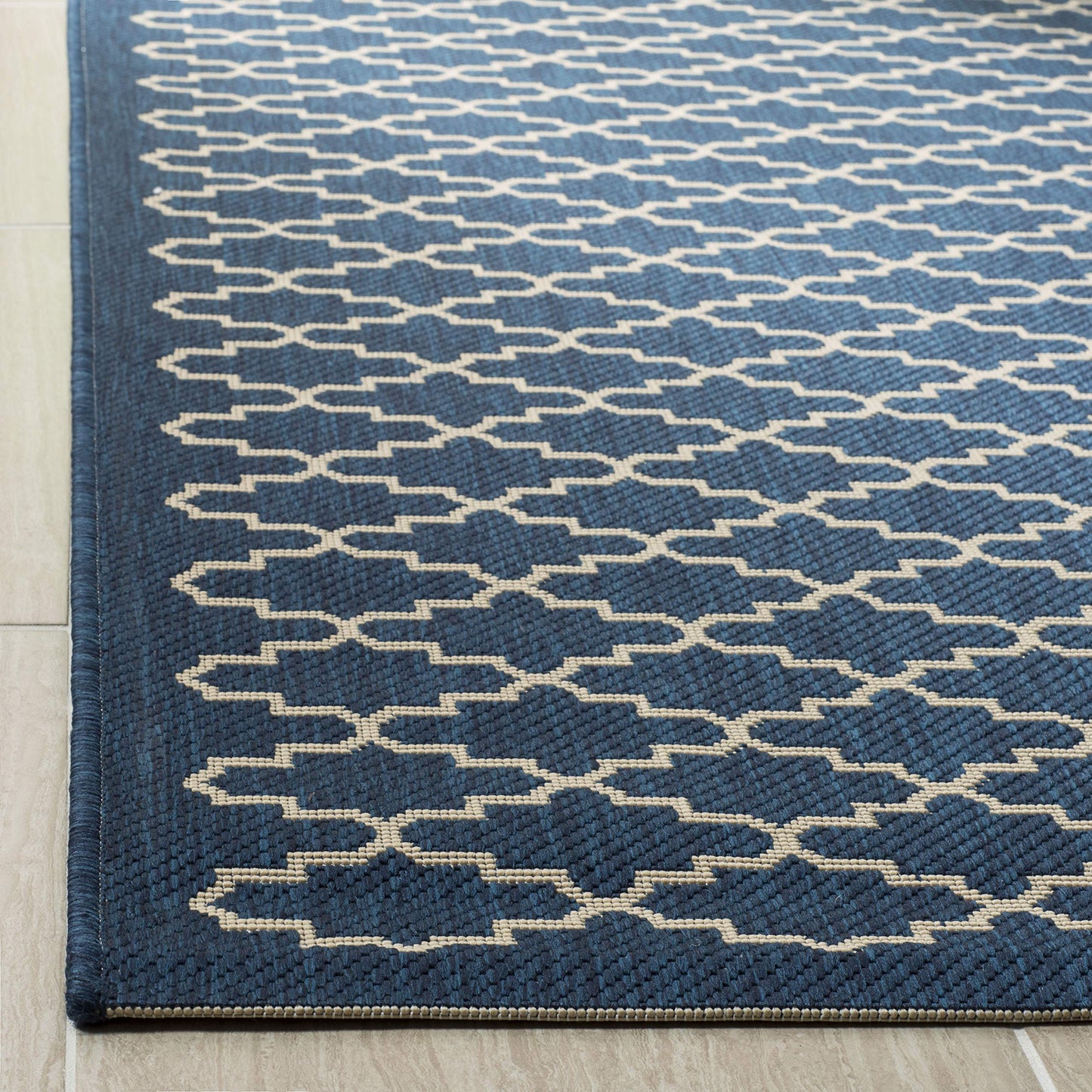 SAFAVIEH Washable Rug Outdoor Courtyard Collection - 2'7" x 5', Navy & Beige, Non-Shedding & Easy Cleaning, Ideal for Patio, Backyard, Mudroom (CY6919-268)