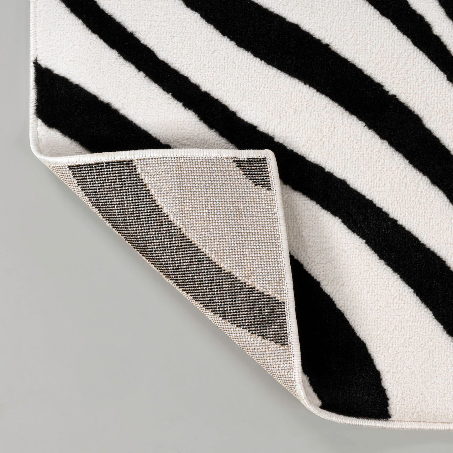 JONATHAN Y Maribo High-Low Abstract Striped Black/White 8x10 Area Rug Indoor, Non-Shedding, Stain Resistant for Bedroom, Living Room, Kitchen (SCN103F-8)