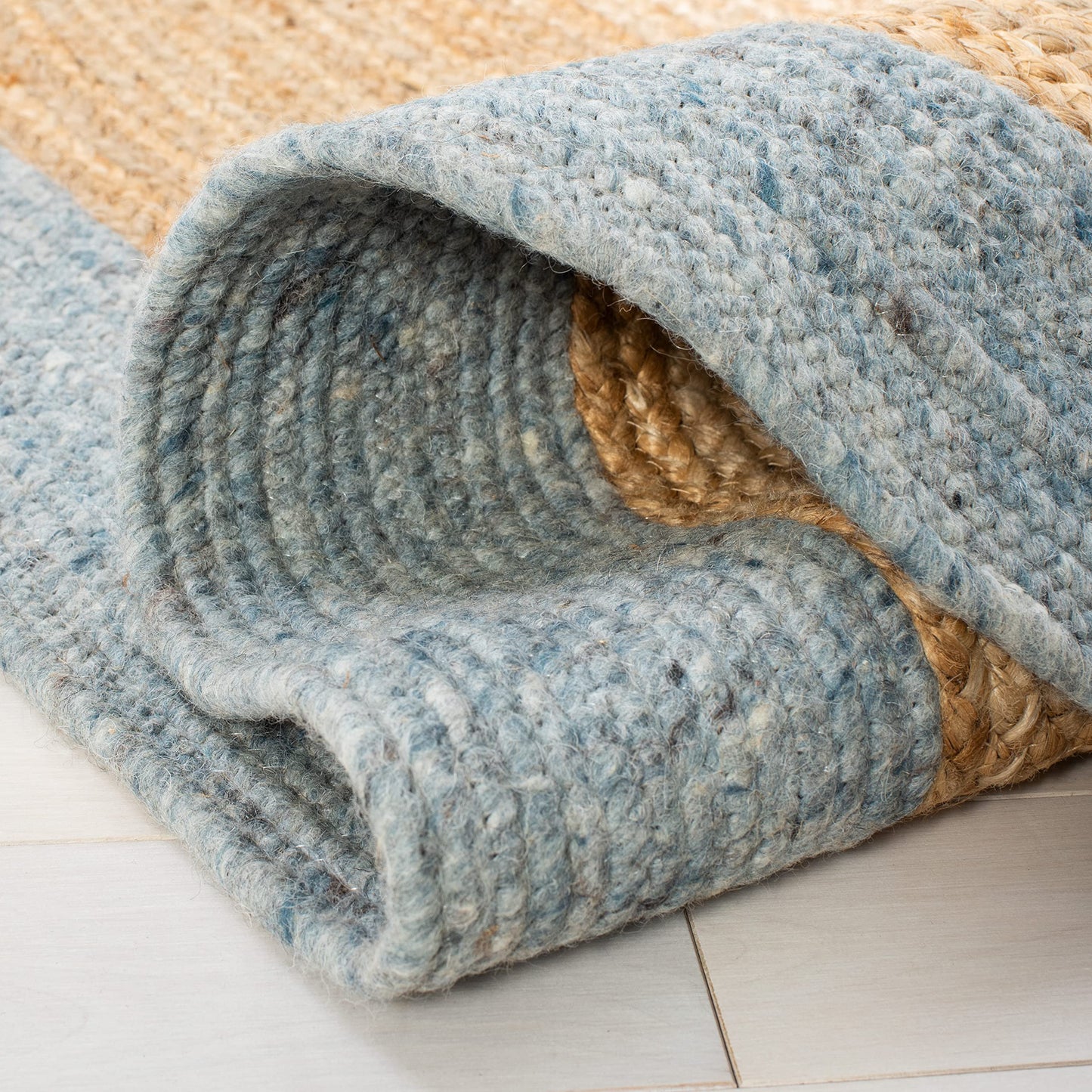 SAFAVIEH Braided Collection 4' Round Light Blue/Gold BRD910H Handmade Country Cottage Reversible Jute Area Rug