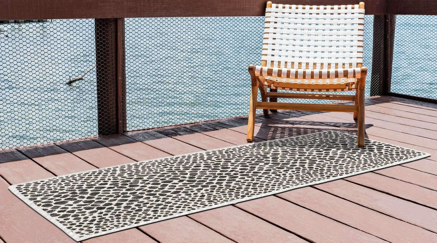 Unique Loom Outdoor Collection Area Rug - Cape Town (2' x 8' Runner, Black/ Ivory)