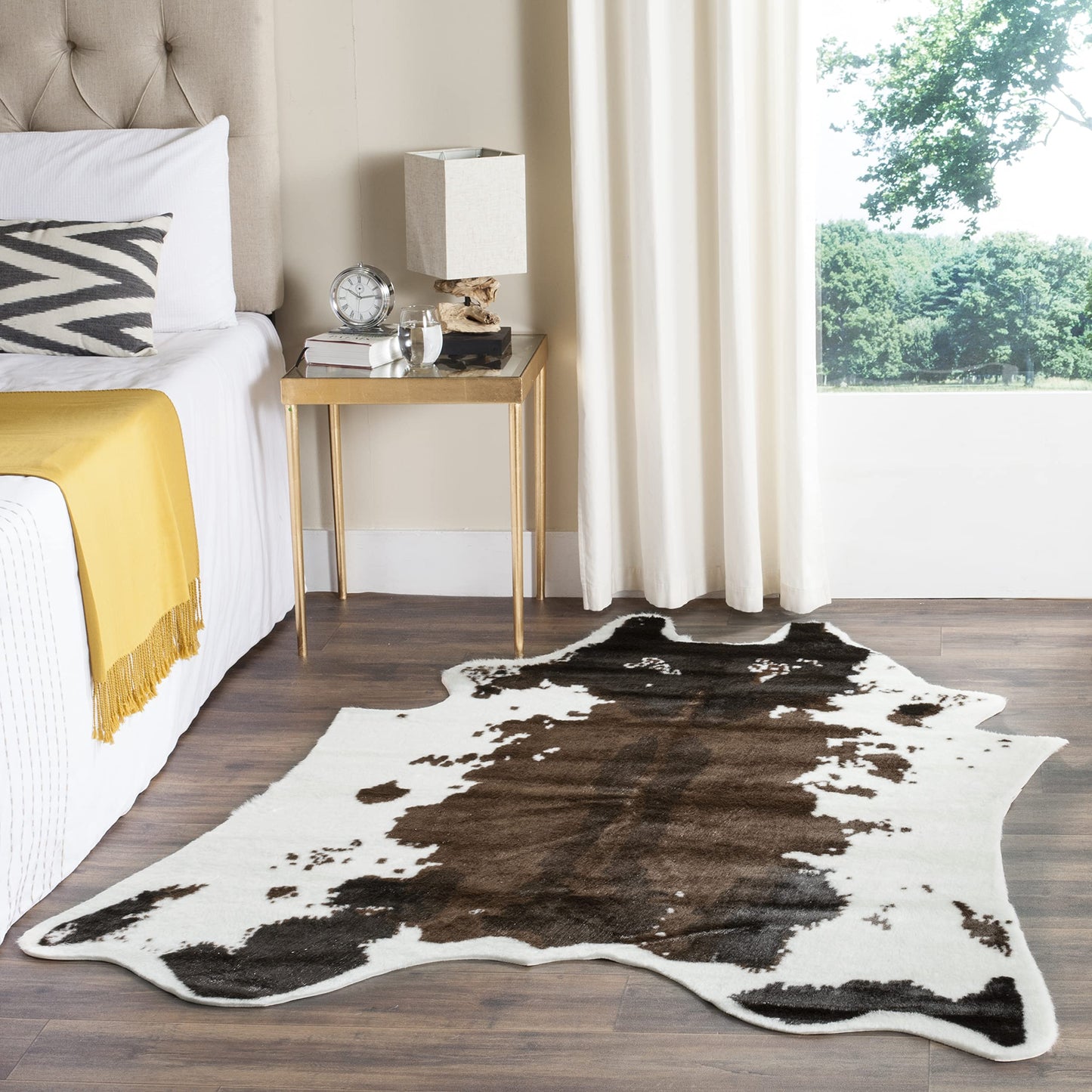 SAFAVIEH Faux Cow Hide Collection 5' x 6'7" Brown FCH101C Rustic Area Rug
