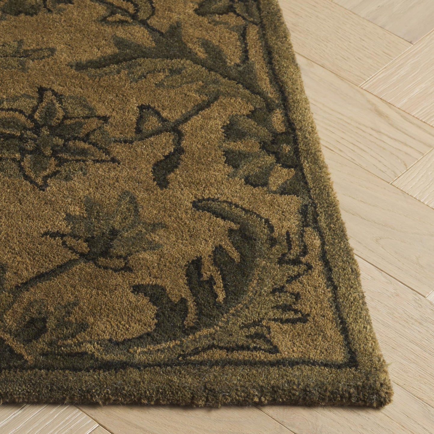 SAFAVIEH Antiquity Collection Area Rug - 6' Square, Olive & Green, Handmade Traditional Oriental Wool, Ideal for High Traffic Areas in Living Room, Bedroom (AT824A)