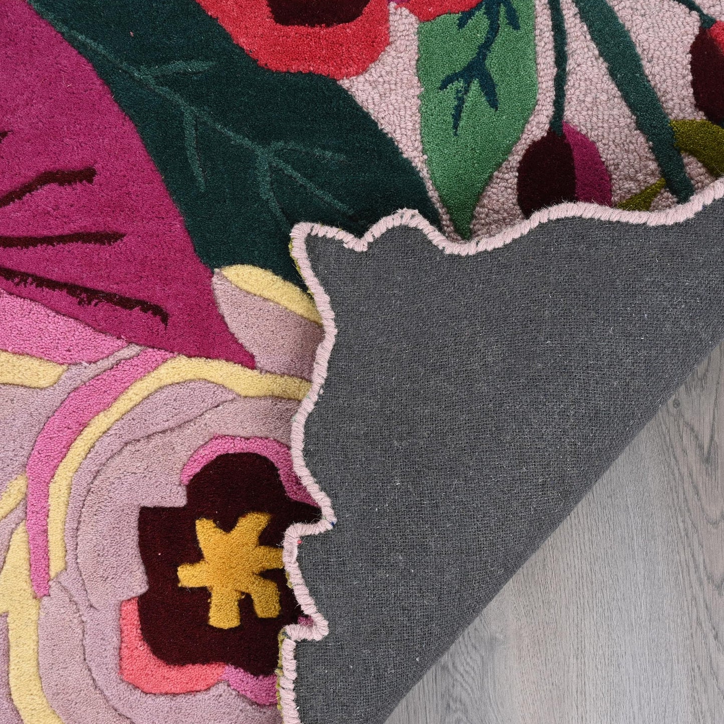 Hand-Tufted Floral Wool Area Rug - Vibrant Colorful Flower Pattern - Soft & Plush Accent Rugs/Carpet for Living Room, Bedroom, Nursery or Office - Scalloped Edge Unique Design (Multi, 2.6' x 8')