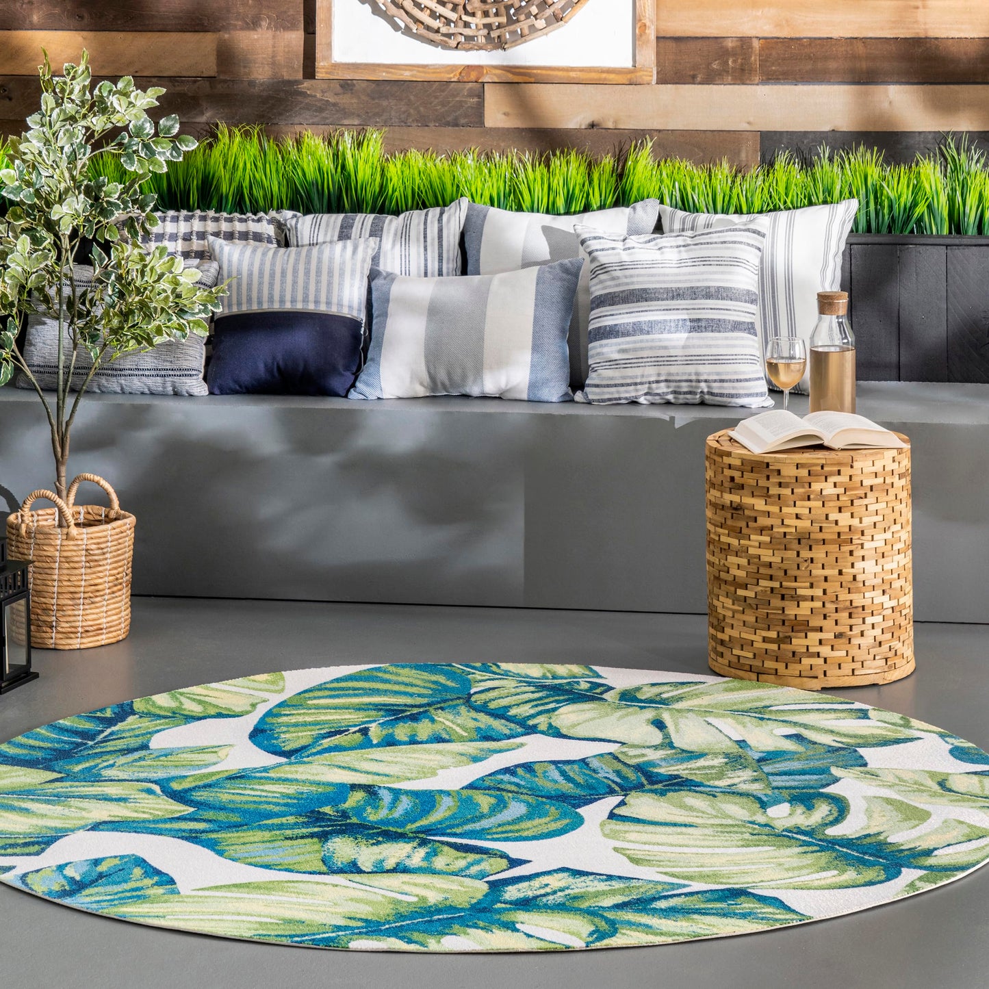 nuLOOM Lisa Floral Indoor/Outdoor Area Rug, 6' Round, Multi