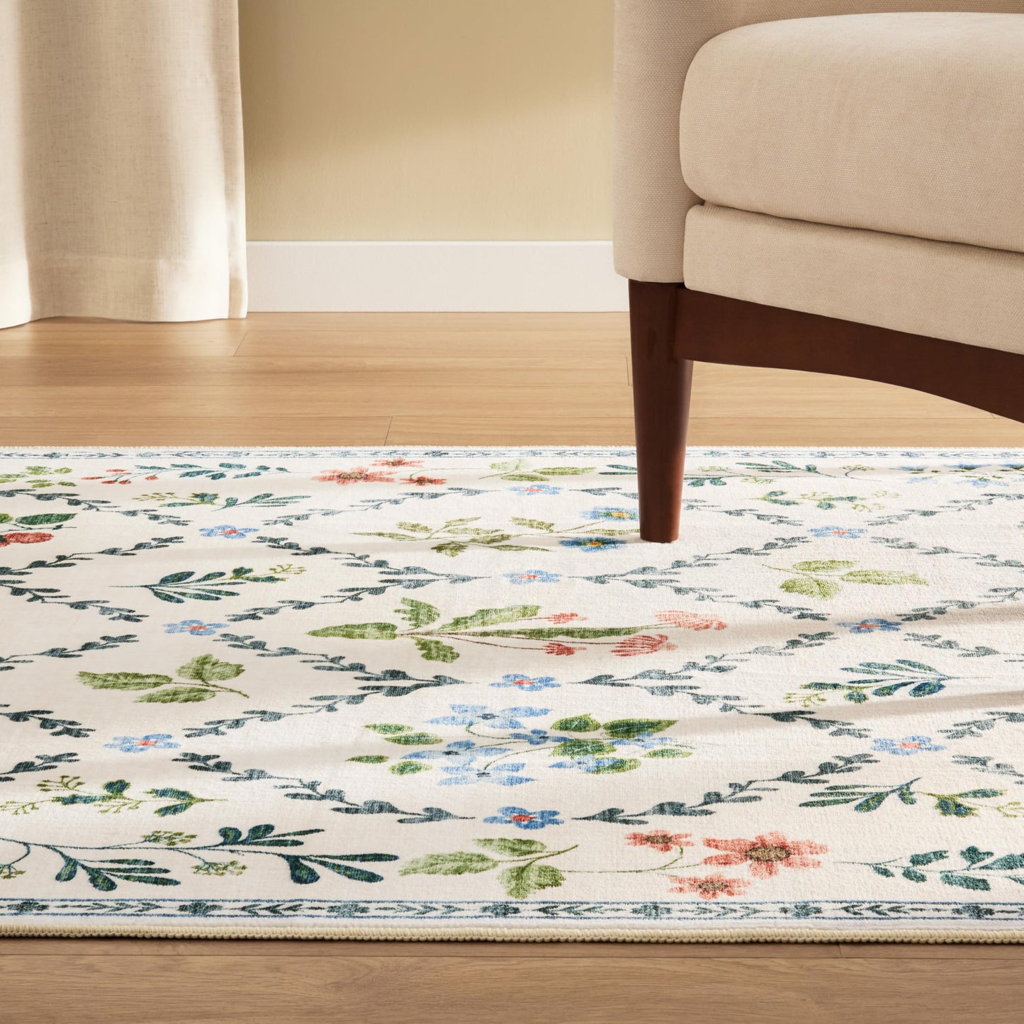 EVERWASH Haven Floral Trellis Machine Washable Area Rug with Airflo Technology for Easy Clean, Ultra-Soft Non-Slip Rug with Built-in Pad, Pet, Family & Allergy Friendly, Ivory, 2'6"x7'