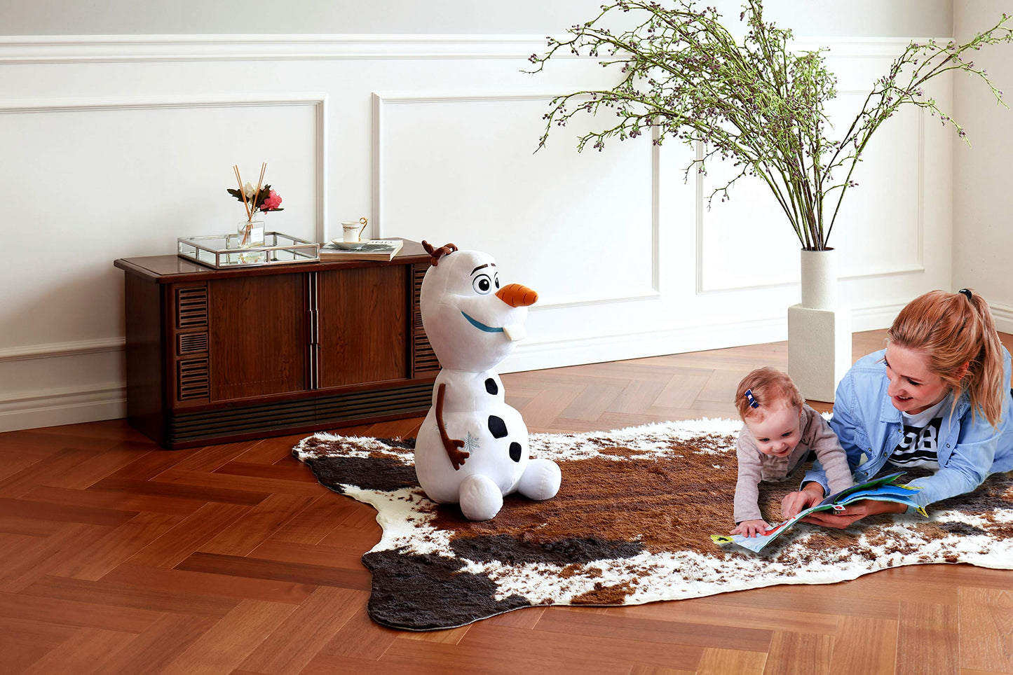 CONBEN Faux Cowhide Rug Large (4.3ft x 5.6ft) - Non-Slip Backing, Cow Print Decor - Fireplace Hearth Rug, Wall Art Farmhouse, Western Floor Rugs for Living Room, Bedroom, Dining Area or Office