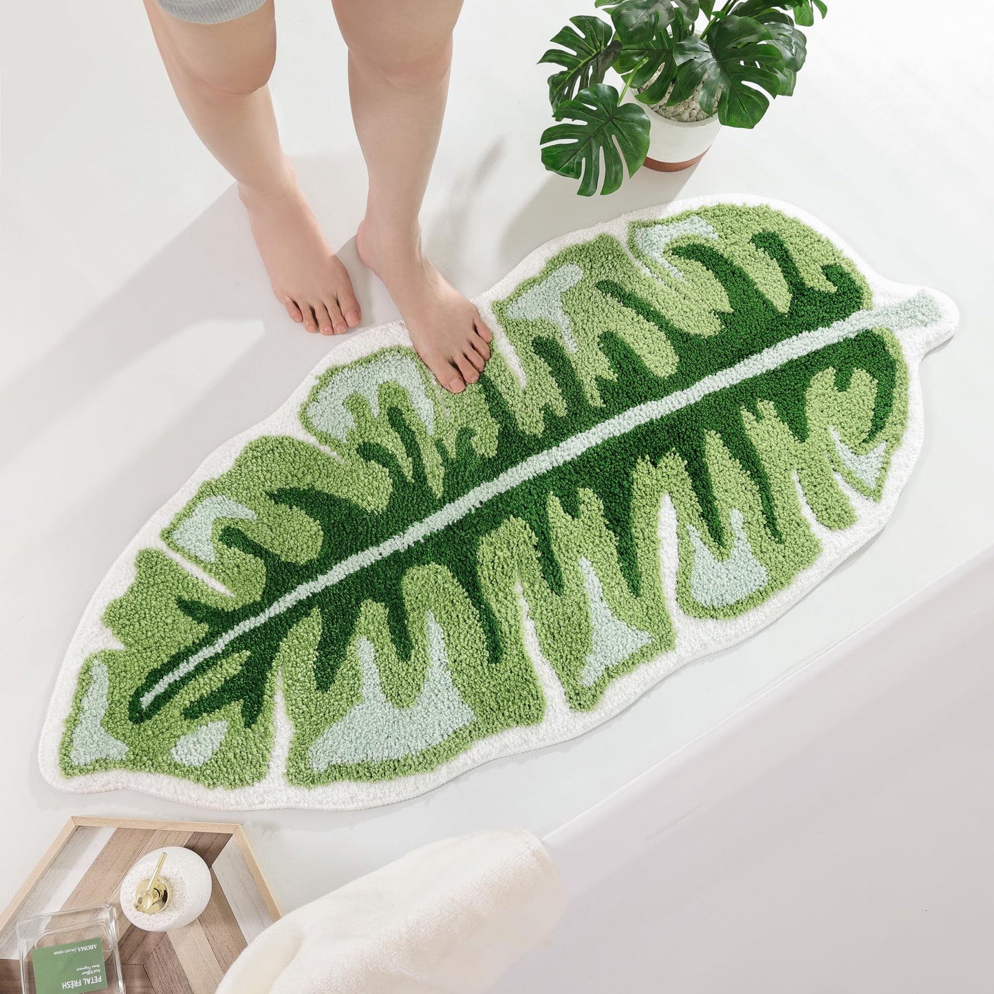 Panstar Green Leaf Bath Mat, Large Banana Leaf Plant Bathroom Runner Rug Non Slip Absorbent Cute Palm Shaped Bathtub Rug Bathroom Plush Shower Rugs (45"X20")