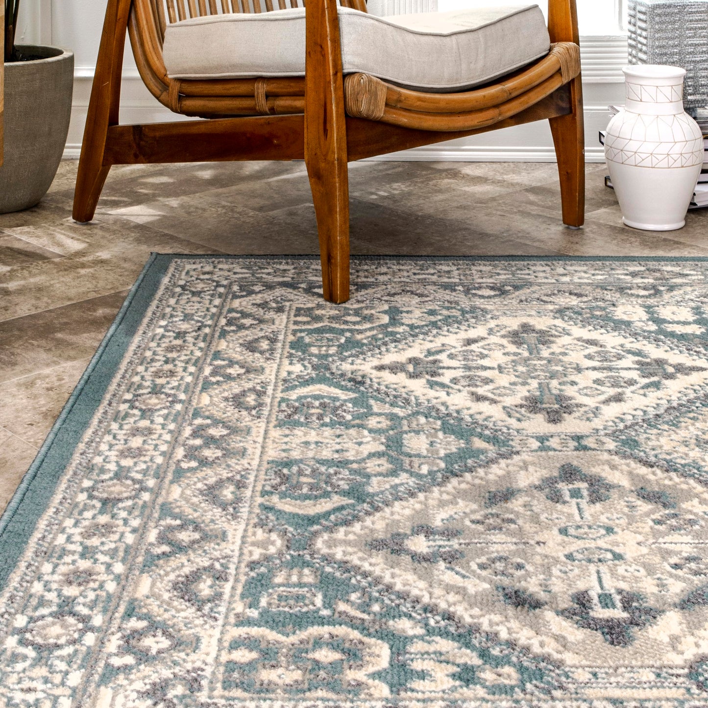 Nuloom Becca Blue/Ivory, 6' Round, Traditional Tiled, Soft and Cozy, High Traffic, Stain Resistant, Easy Clean, Durable Area Rug for Bedroom, Living Room, Dining Space, Den, Foyer, Entryway