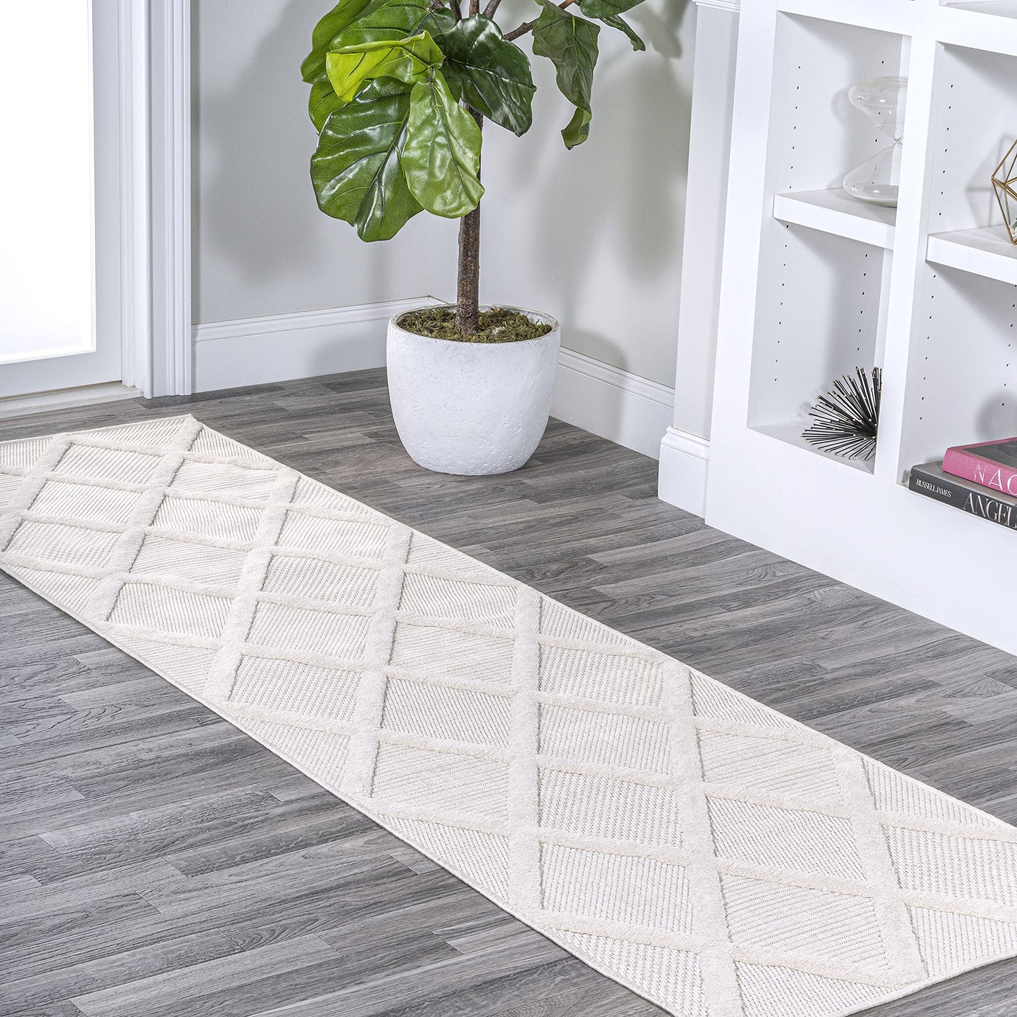 JONATHAN Y Diamond Trellis Indoor Outdoor Runner Rug 2X8 Ivory, Salines for Backyard, Patio, Porch, Easy-Cleaning, High Traffic, Pet-Friendly, Non-Shedding (IBZ101D-28)
