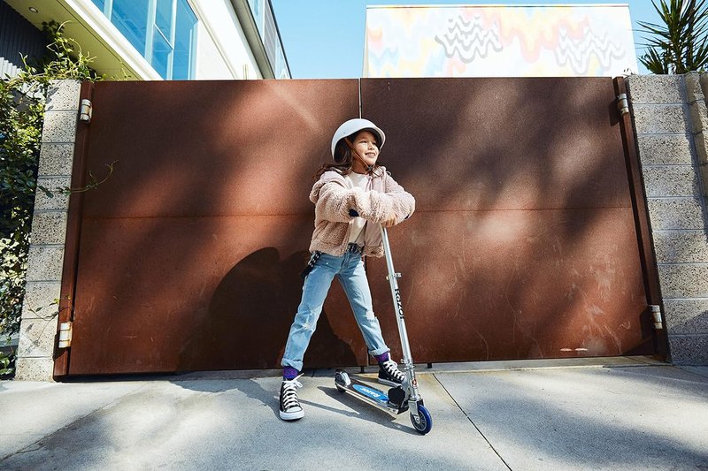 Kids Scooter - Adjustable Height 3-Wheel Kick Scooter with Foldable Seat & Flashing Lights | For Ages 1-12