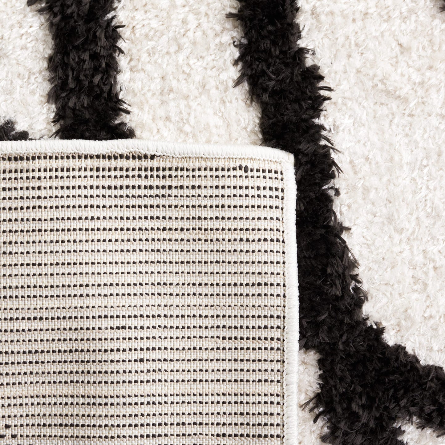 SAFAVIEH Norway Shag Collection Accent Rug - 4' x 6', Ivory & Black, Modern Design, Non-Shedding & Easy Care, 1.2-inch Thick Ideal for High Traffic Areas in Entryway, Living Room, Bedroom (NOR202A)