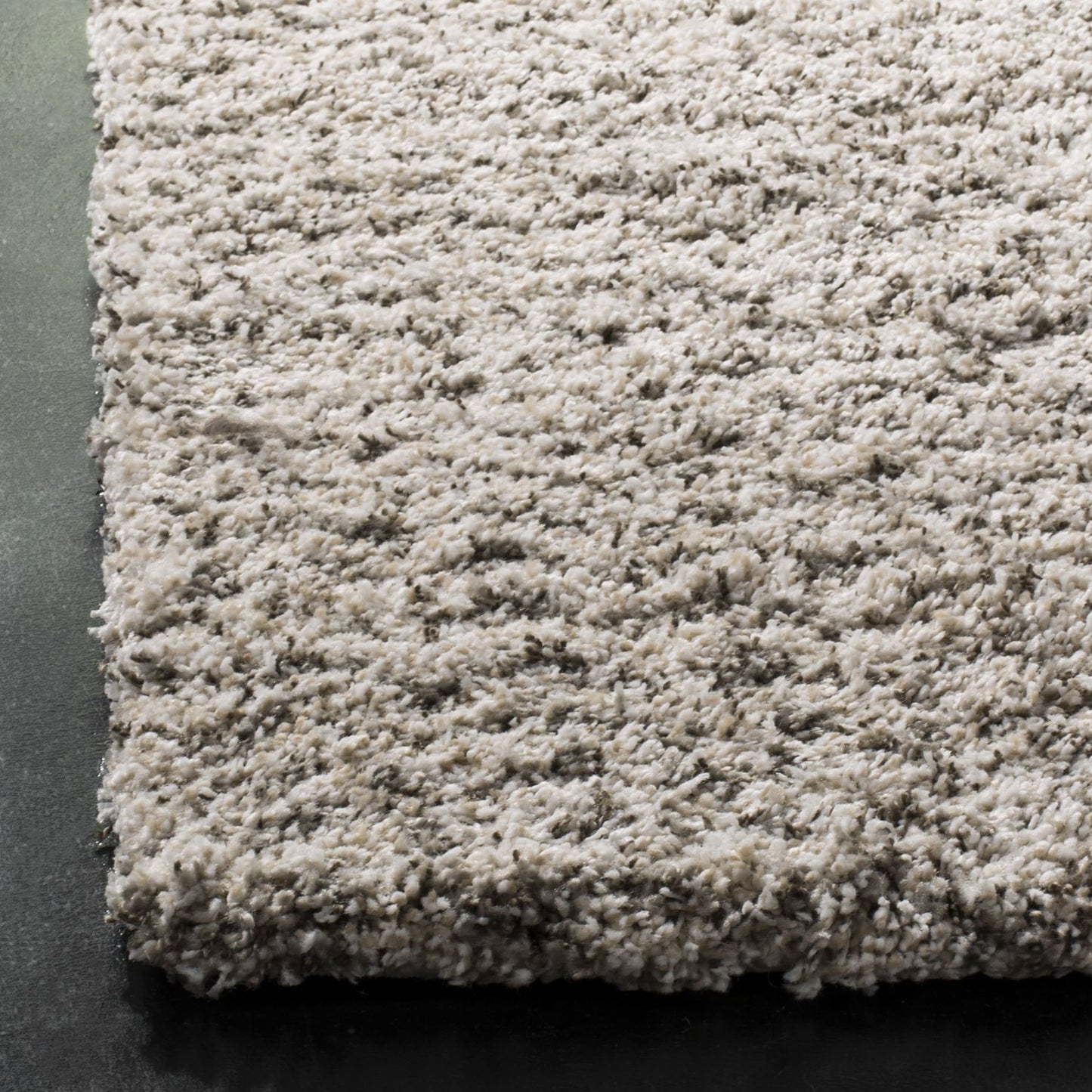 SAFAVIEH Hudson Shag Collection Area Rug - 5'1" x 7'6", Ivory & Grey, Chevron Design, Non-Shedding & Easy Care, 2-inch Thick Ideal for High Traffic Areas in Living Room, Bedroom (SGH330A)