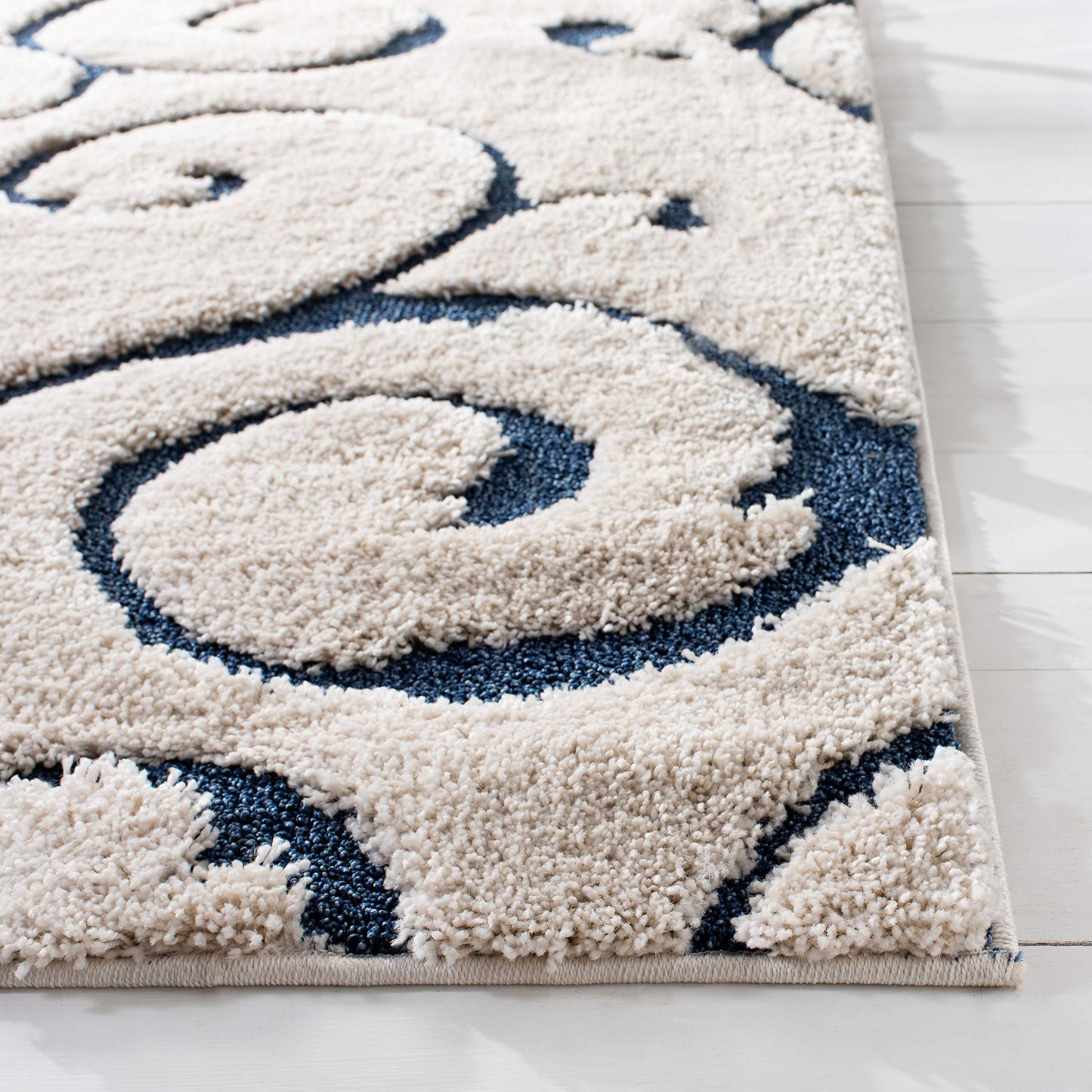 SAFAVIEH Florida Shag Collection Area Rug - 5'3" x 7'6", Cream & Blue, Scroll Design, Non-Shedding & Easy to Clean, High-Low Plush Pile, Ideal for Living Room, Bedroom, Dining Space (SG455-1165)