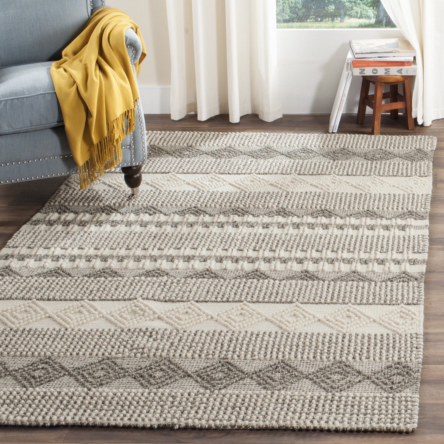 SAFAVIEH Natura Collection Area Rug - 5' x 8', Grey & Ivory, Handmade Moroccan Boho Tribal Wool & Cotton, Ideal for High Traffic Areas in Living Room, Bedroom (NAT102A)