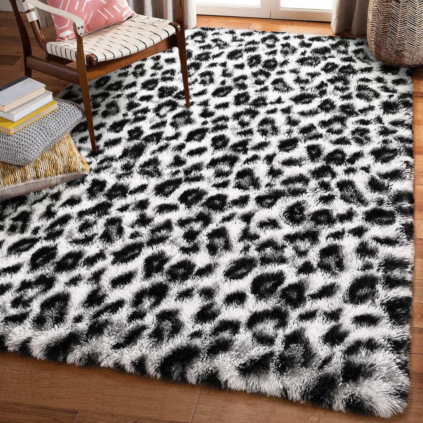 Amearea Fluffy Leopard Print Rug, Modern Shag Cheetah Rugs Home Decor for Teen Girls, Soft Comfy Faux Fur Animal Rug for Bedroom, Living Room, Plush Cheetah Print 70s Decor, White and Black 3x5 Feet