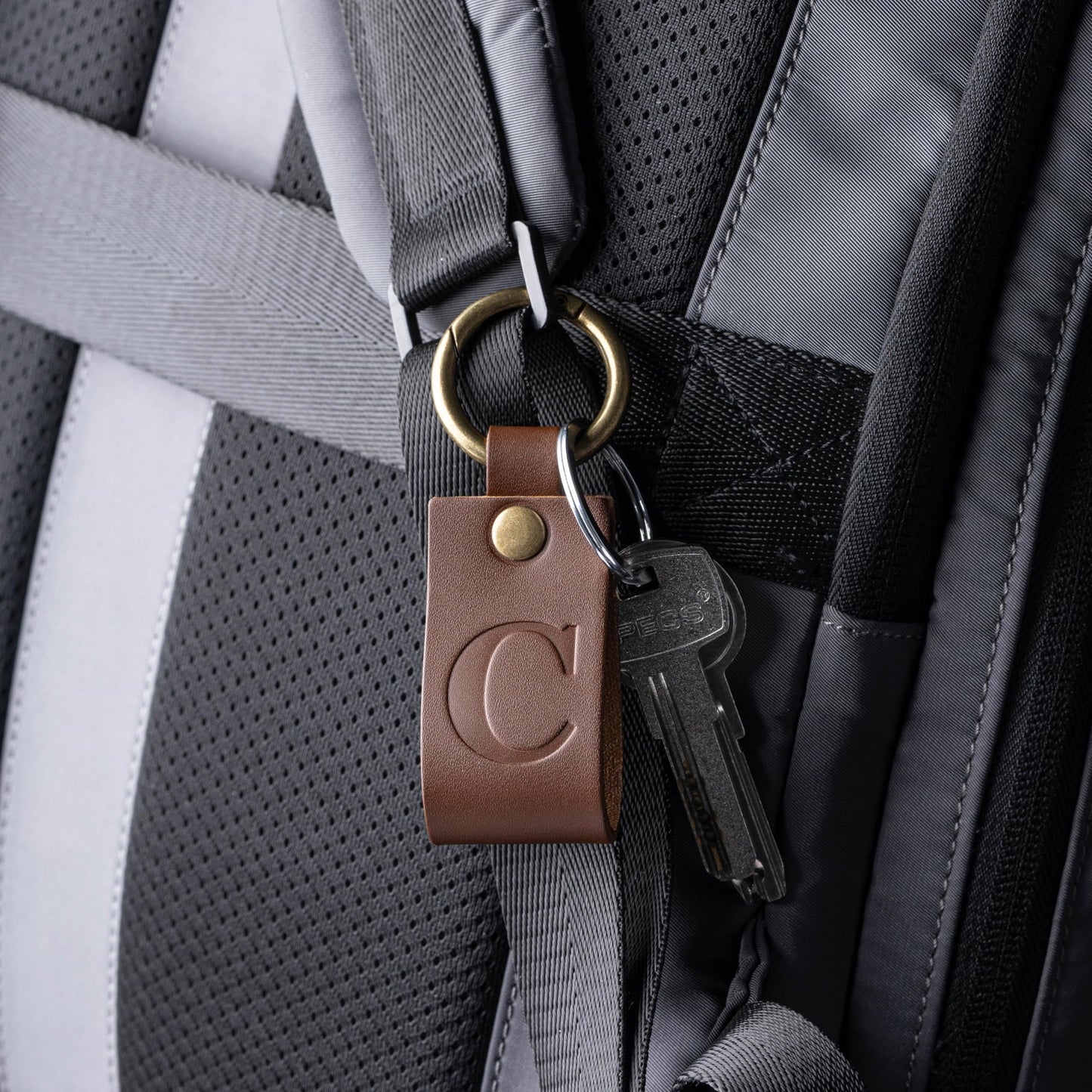 MAGOR Full Grain Leather Initial Keychain for Men Women, Personalized Alphabet Keychain, Brown Leather Gift for Him Her Dad (Brown B)