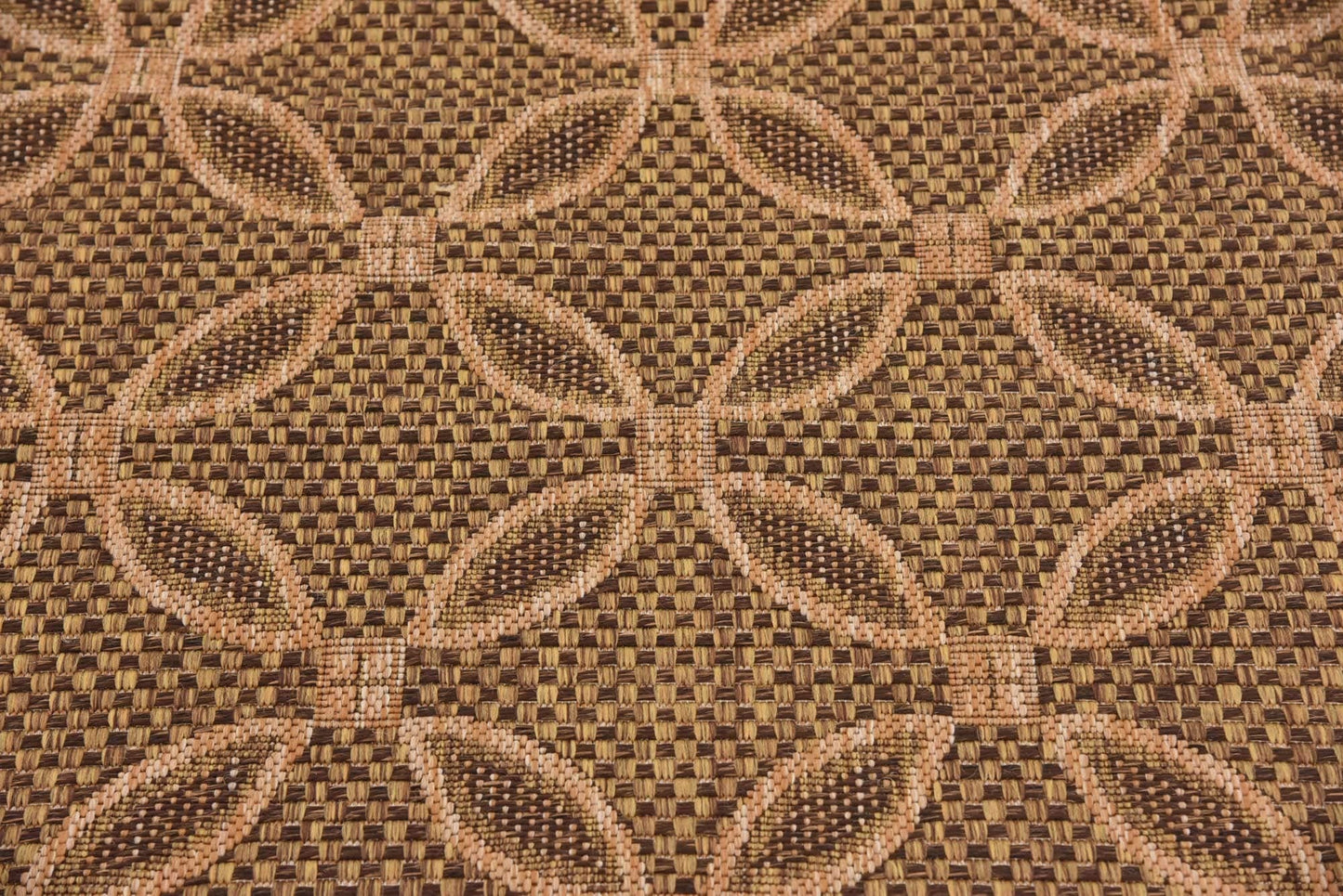 Unique Loom Outdoor Trellis Collection Area Rug - Spiral (3' 3" x 5' 1" Rectangle, Light Brown/ Brown)