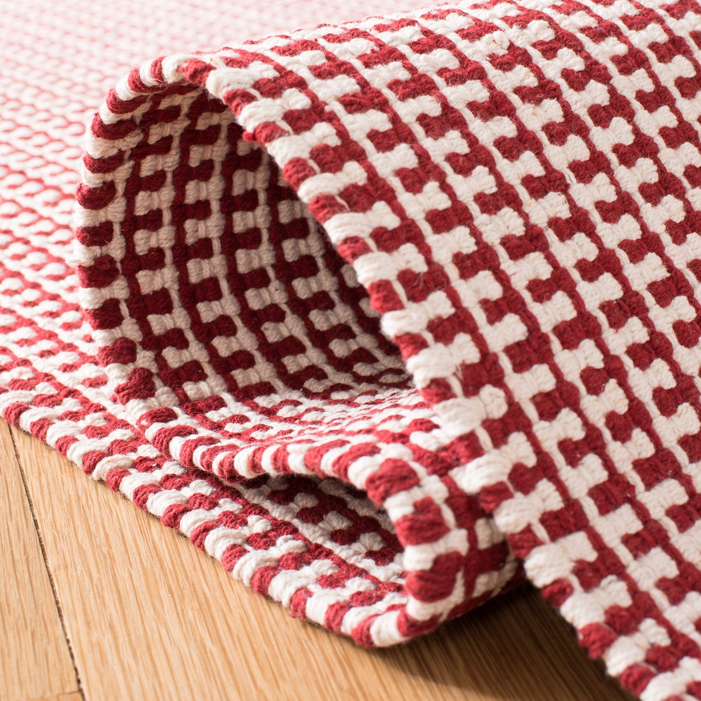 SAFAVIEH Area Rug 8x10 - Montauk Collection - Large - Ivory & Red, Handmade Flat Weave Cotton, Boho Farmhouse Design, Ideal for Living Room, Bedroom, Office, Dining Space (MTK340C)