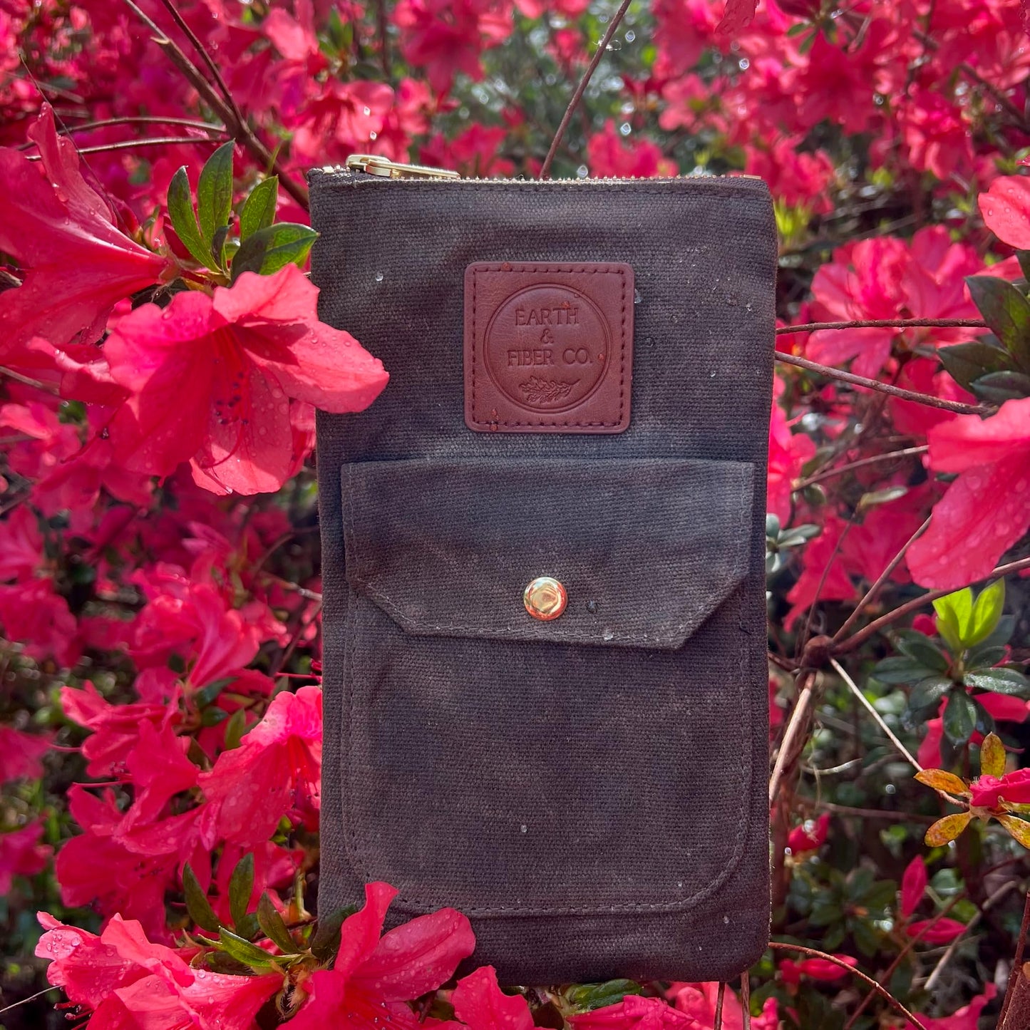 Earth & Fiber Co. Waxed Canvas Artist Pouch - Perfect for Pencils, Pens, Markers, and Stationery - Designed for Artists - Durable Brown Canvas With Brass YKK Zipper