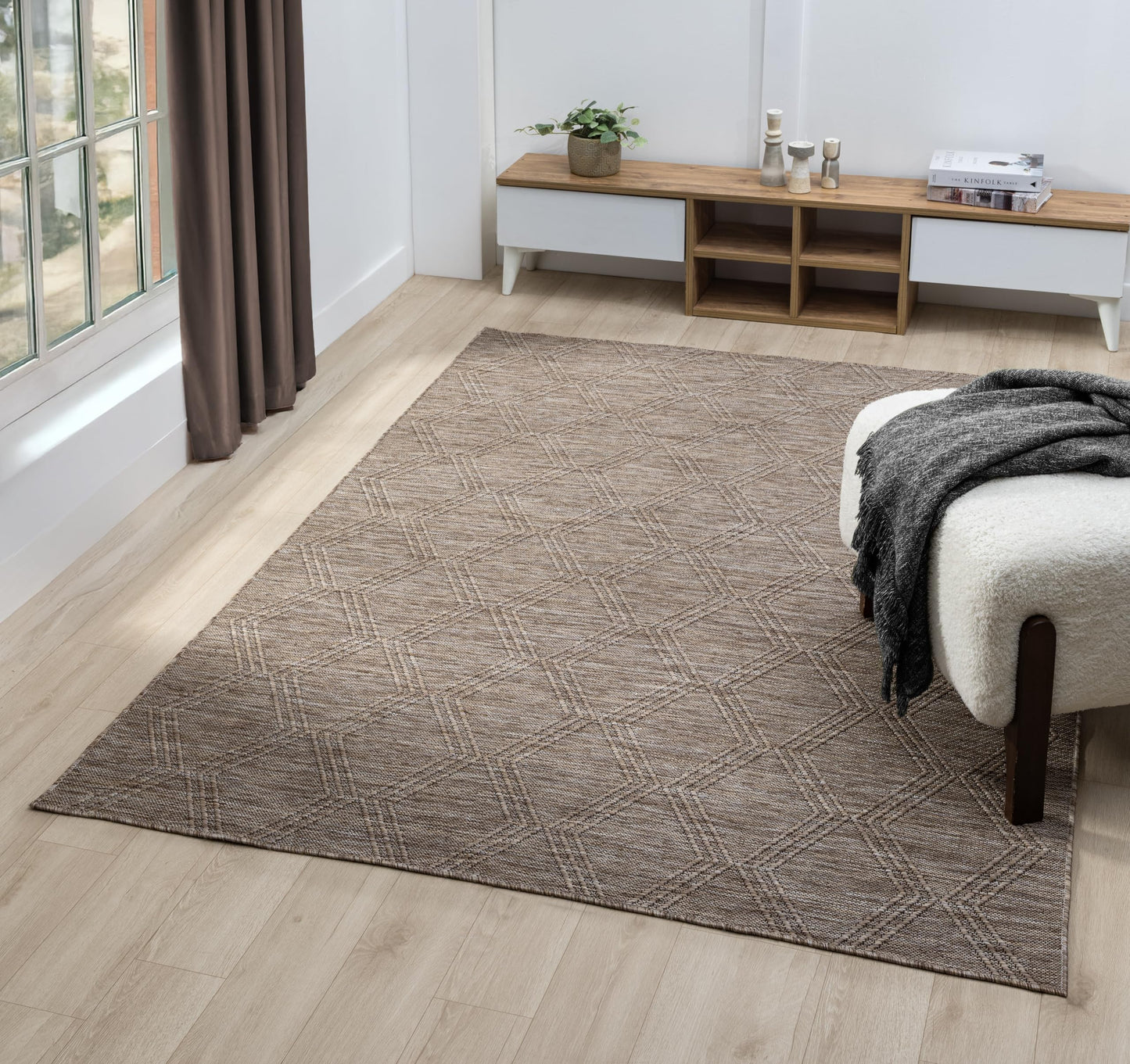 RUGGERRUGS Darla Textured Foldable Indoor Outdoor Rug, 5x7, Weather Resistant, Easy Clean, UV Resistant, Lightweight Contemporary Geometric Patio Carpet for Porch, Deck, Living Room (5' x 7', Beige)