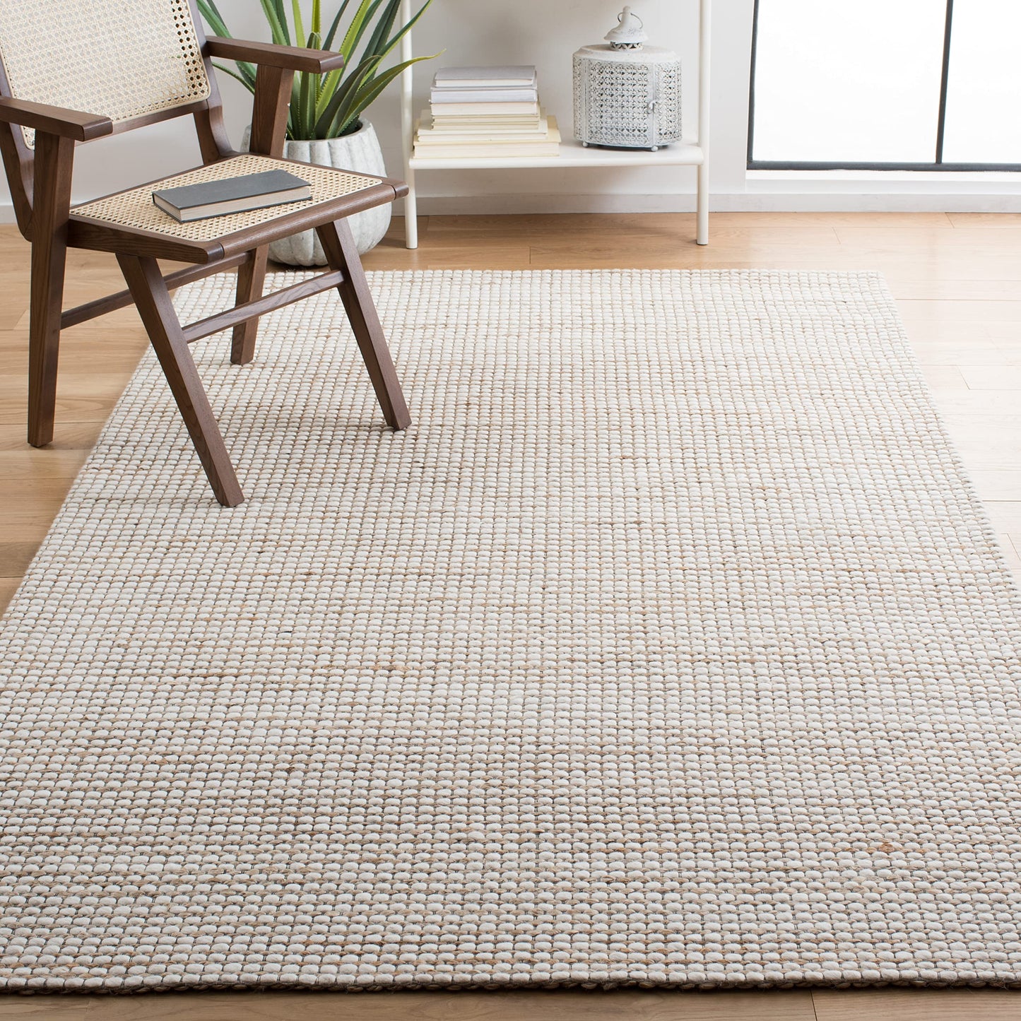 SAFAVIEH Natural Fiber Collection Area Rug - 4' Square, Natural & Ivory, Handmade Farmhouse Jute & Wool, Ideal for High Traffic Areas in Living Room, Bedroom (NFB553A)