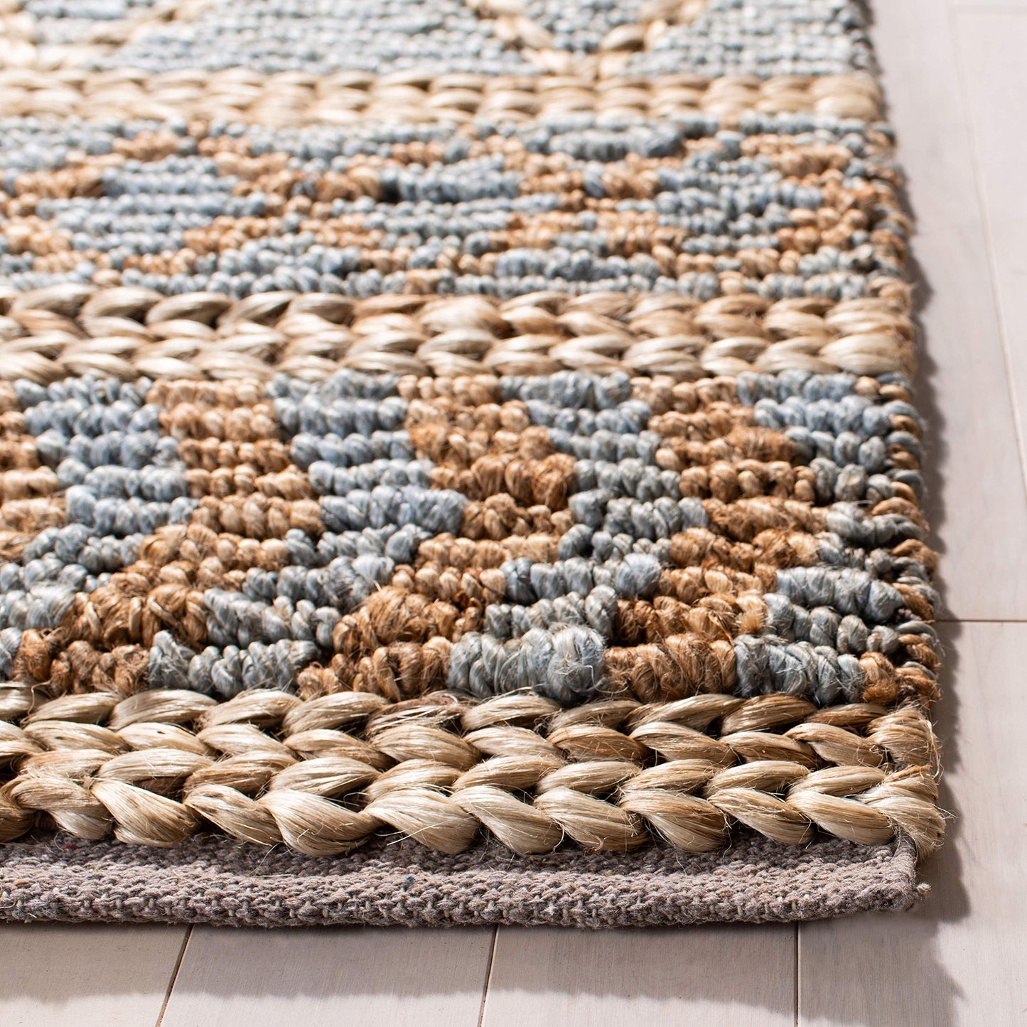SAFAVIEH Natural Fiber Collection Accent Rug - 4' x 6', Natural & Blue, Handmade Boho Moroccan Trellis Jute, Ideal for High Traffic Areas in Entryway, Living Room, Bedroom (NF955N)