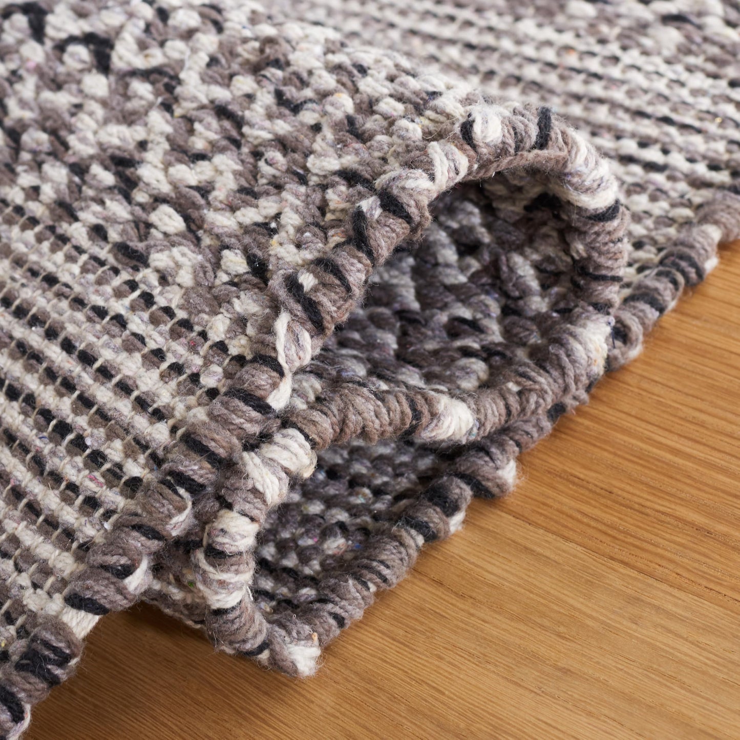SAFAVIEH Montauk Collection Runner Rug - 2'3" x 16', Ivory & Anthracite, Handmade Flat Weave Boho Farmhouse Cotton Tassel Fringe, Ideal for High Traffic Areas in Living Room, Bedroom (MTK330N)