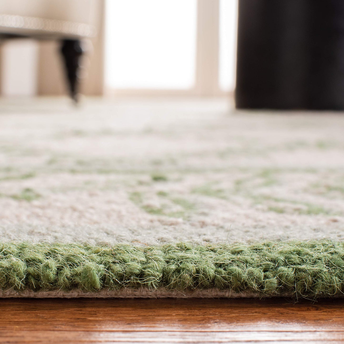 SAFAVIEH Area Rug 8x10 - Chelsea Collection - Large - Ivory & Light Green, Hand-Hooked Wool, French Country Design, Ideal for Living Room, Bedroom, Office, Dining Space (HK230B)