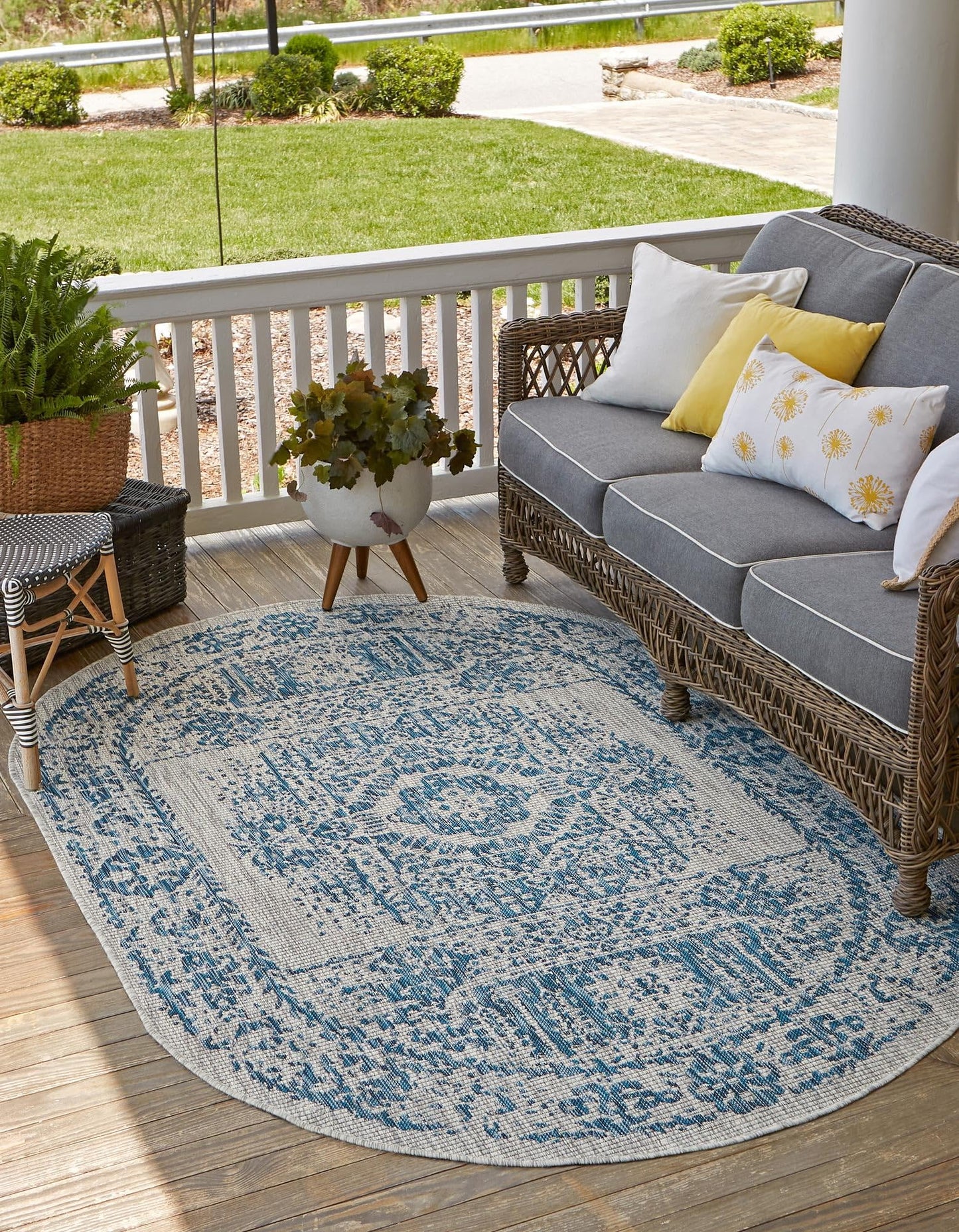 Unique Loom Outdoor Traditional Collection Area Rug - Timeworn (5' 3" x 8' Oval, Blue/ Gray)